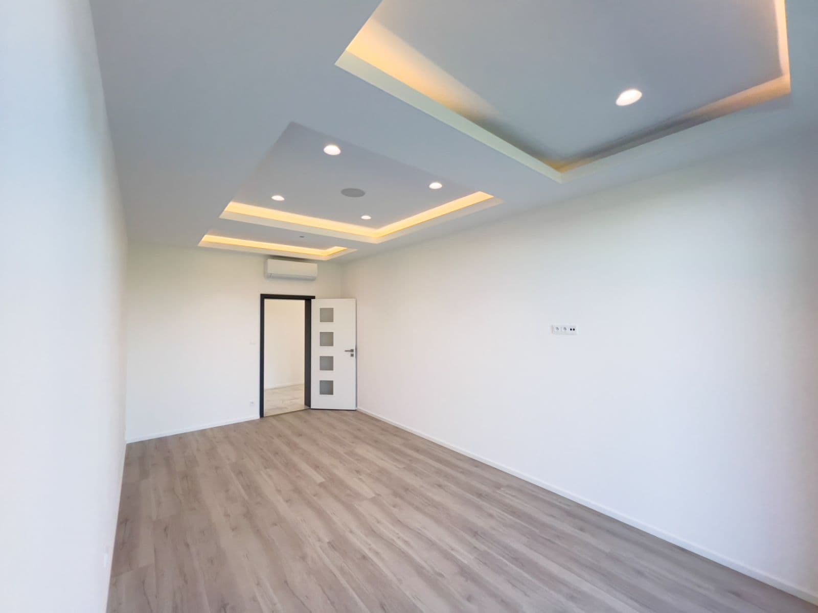 Prodej domu 280 m², pozemek 1.061 m², Oblouková, Všestary, Středočeský kraj Prodej domu 280 m², pozemek 1.061 m², Oblouková, Všestary, Středočeský kraj