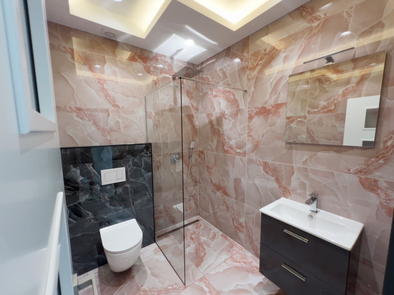 Prodej domu 280 m², pozemek 1.061 m², Oblouková, Všestary, Středočeský kraj Prodej domu 280 m², pozemek 1.061 m², Oblouková, Všestary, Středočeský kraj