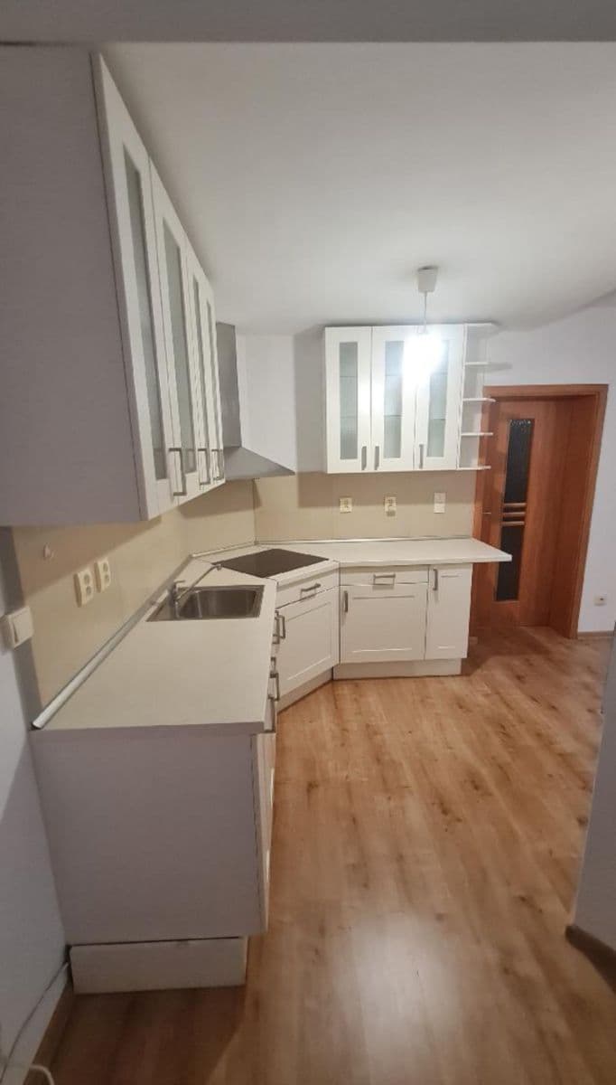 Pronájem domu 250 m², pozemek 200 m², Pod Viaduktem, Praha, Praha Pronájem domu 250 m², pozemek 200 m², Pod Viaduktem, Praha, Praha