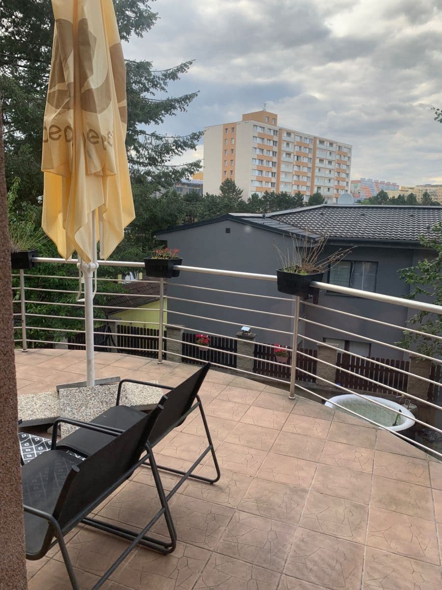 Pronájem domu 250 m², pozemek 200 m², Pod Viaduktem, Praha, Praha Pronájem domu 250 m², pozemek 200 m², Pod Viaduktem, Praha, Praha