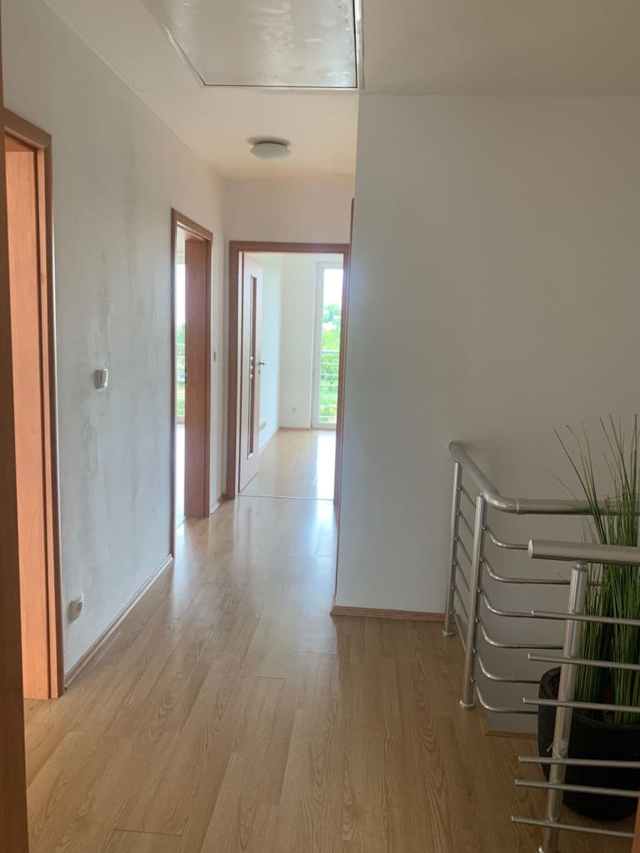 Pronájem domu 250 m², pozemek 200 m², Pod Viaduktem, Praha, Praha Pronájem domu 250 m², pozemek 200 m², Pod Viaduktem, Praha, Praha