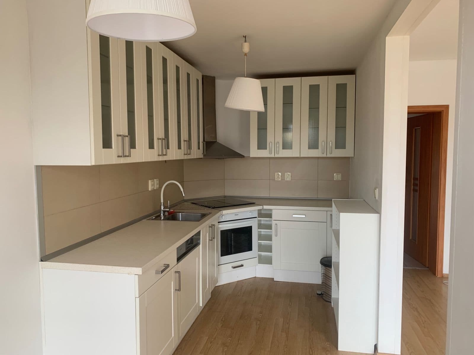 Pronájem domu 250 m², pozemek 200 m², Pod Viaduktem, Praha, Praha Pronájem domu 250 m², pozemek 200 m², Pod Viaduktem, Praha, Praha
