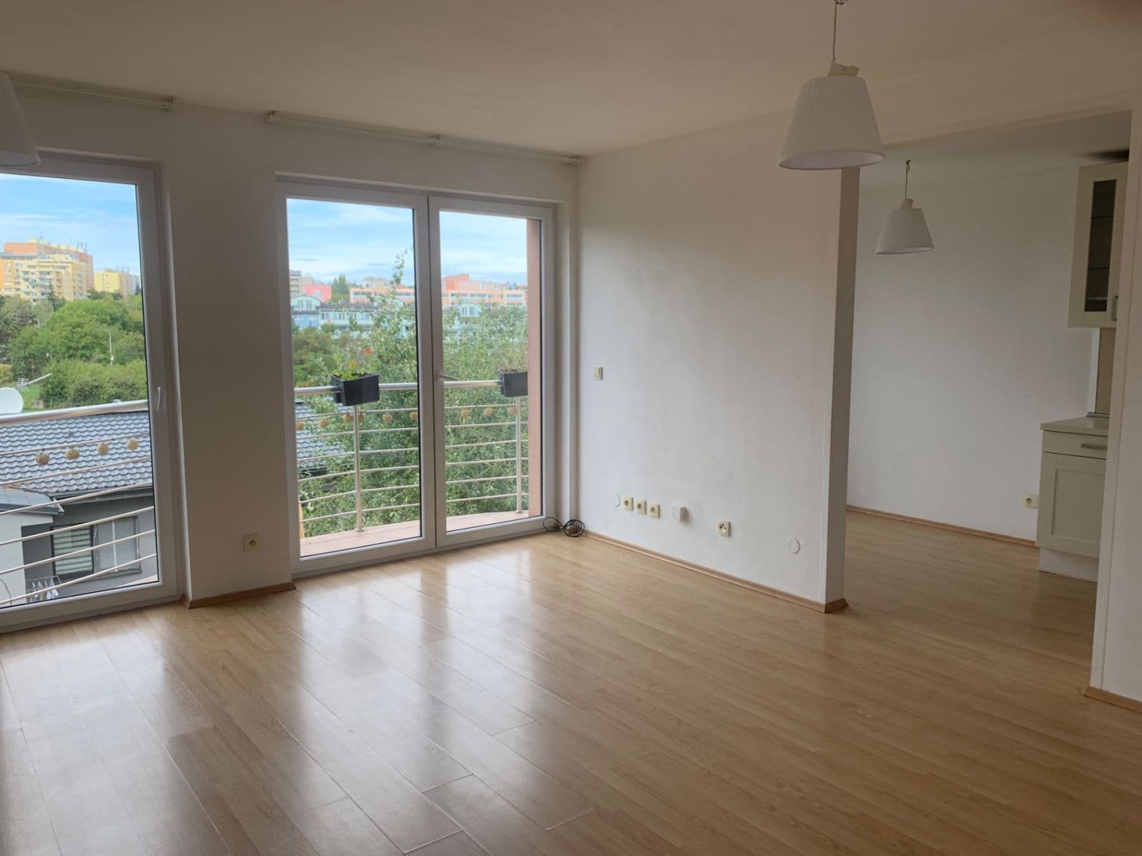 Pronájem domu 250 m², pozemek 200 m², Pod Viaduktem, Praha, Praha Pronájem domu 250 m², pozemek 200 m², Pod Viaduktem, Praha, Praha