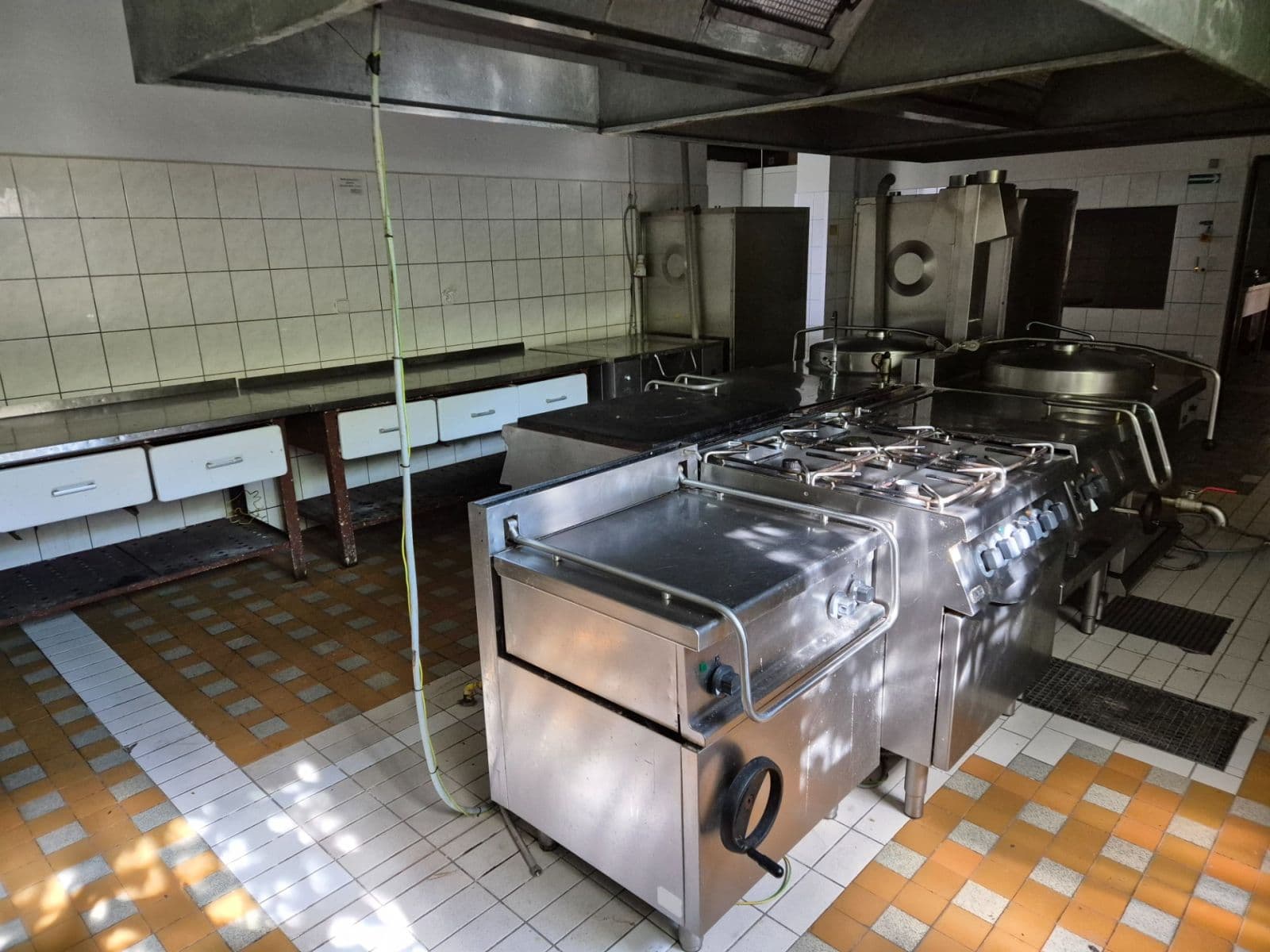 Prodej nebytového prostoru 450 m², Lomní, Trutnov, Královéhradecký kraj Prodej nebytového prostoru 450 m², Lomní, Trutnov, Královéhradecký kraj