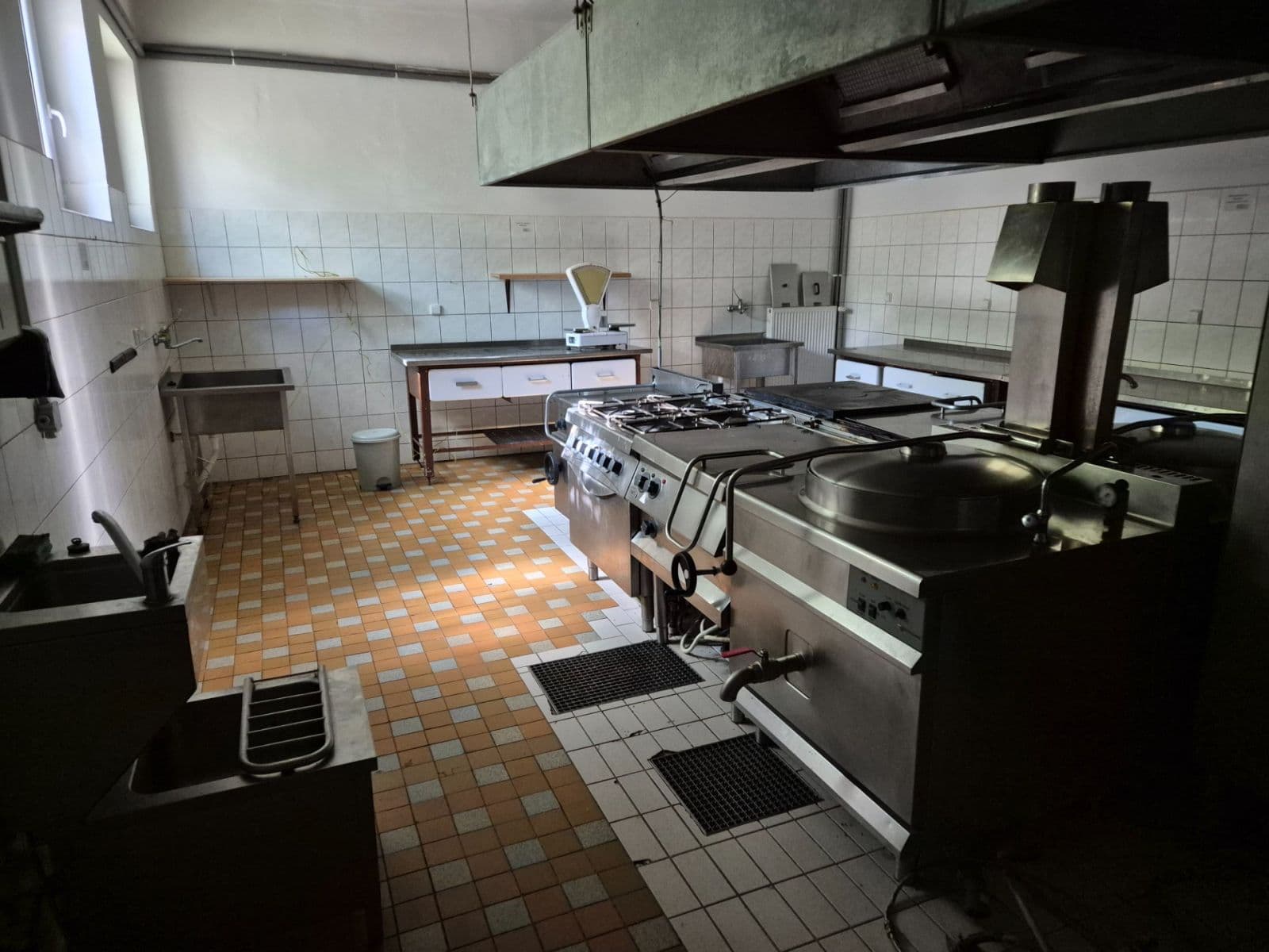 Prodej nebytového prostoru 450 m², Lomní, Trutnov, Královéhradecký kraj Prodej nebytového prostoru 450 m², Lomní, Trutnov, Královéhradecký kraj