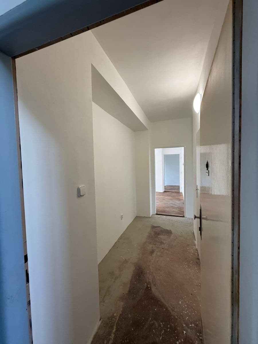 Prodej bytu 4+1 81 m², 5. května, Plesná, Karlovarský kraj Prodej bytu 4+1 81 m², 5. května, Plesná, Karlovarský kraj