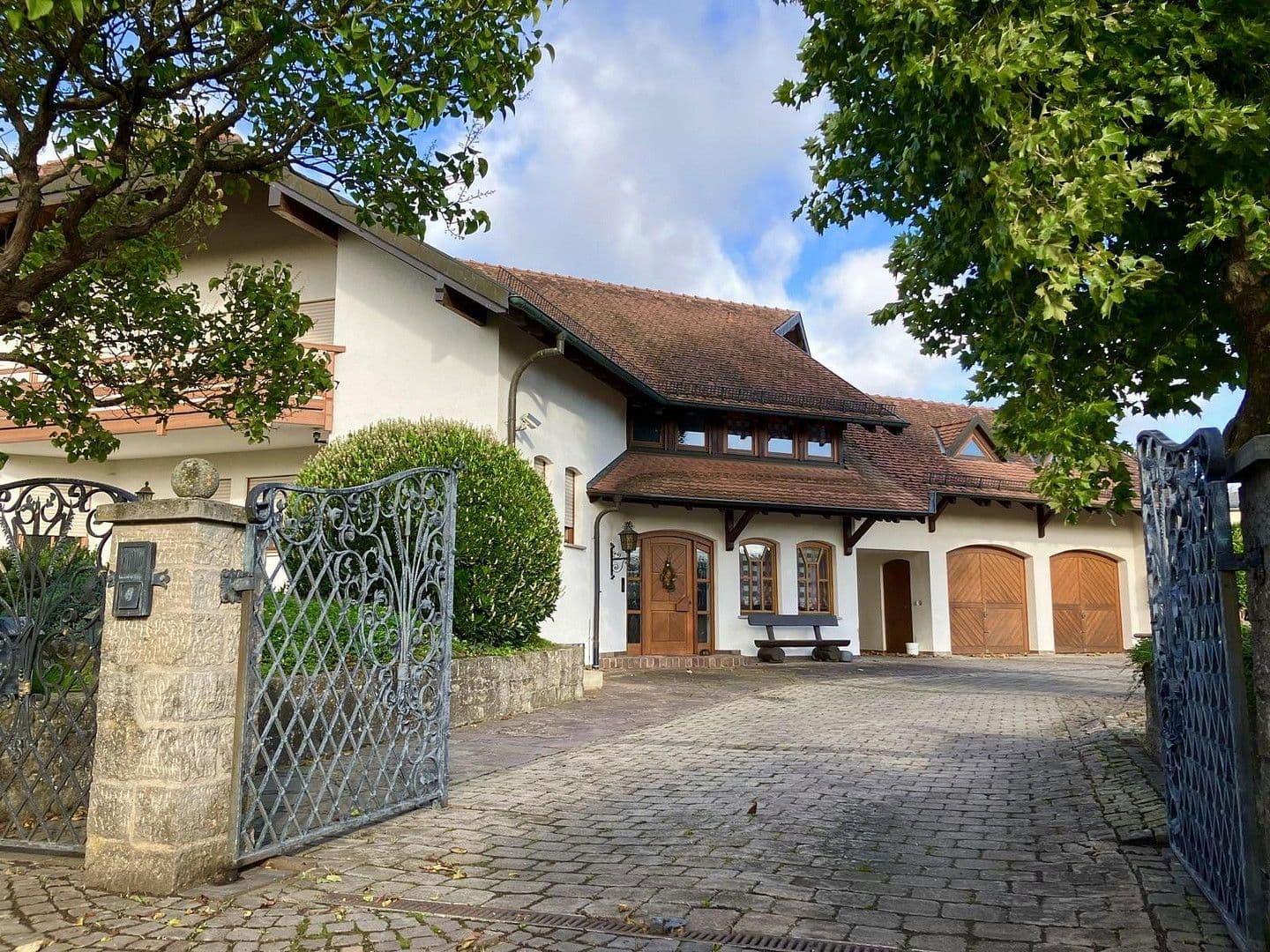 Prodej domu 250 m², pozemek 2.900 m², Boxberg, Bádensko-Württembersko Prodej domu 250 m², pozemek 2.900 m², Boxberg, Bádensko-Württembersko