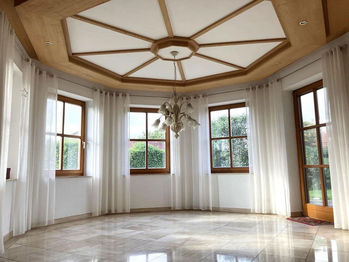 Prodej domu 250 m², pozemek 2.900 m², Boxberg, Bádensko-Württembersko Prodej domu 250 m², pozemek 2.900 m², Boxberg, Bádensko-Württembersko