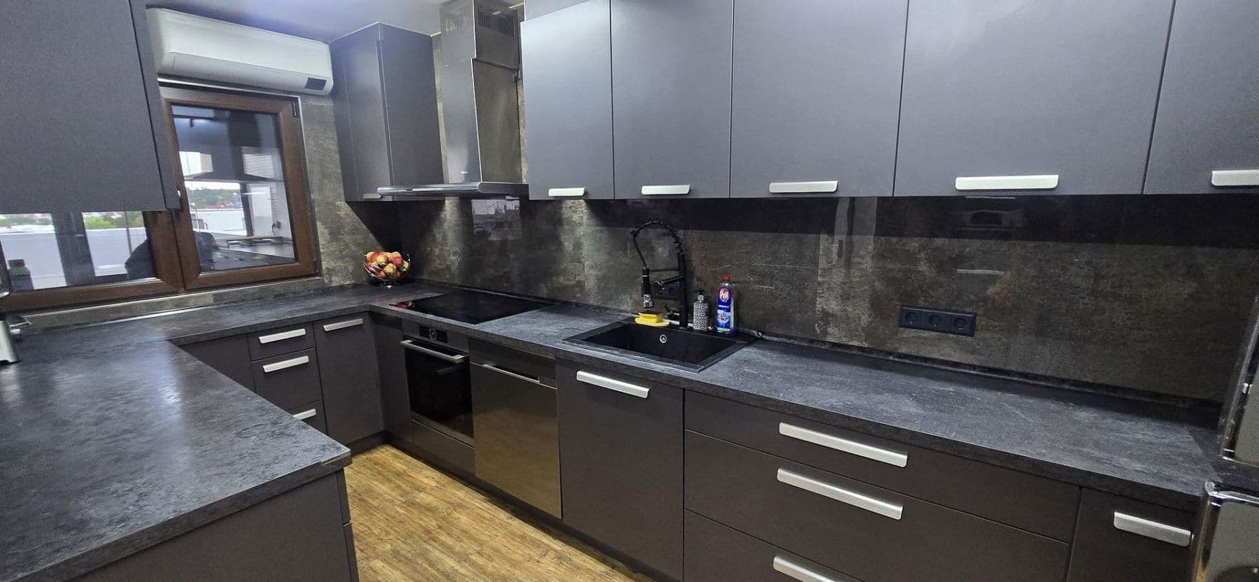 Prodej nebytového prostoru 1.496 m², Leingarten, Bádensko-Württembersko Prodej nebytového prostoru 1.496 m², Leingarten, Bádensko-Württembersko