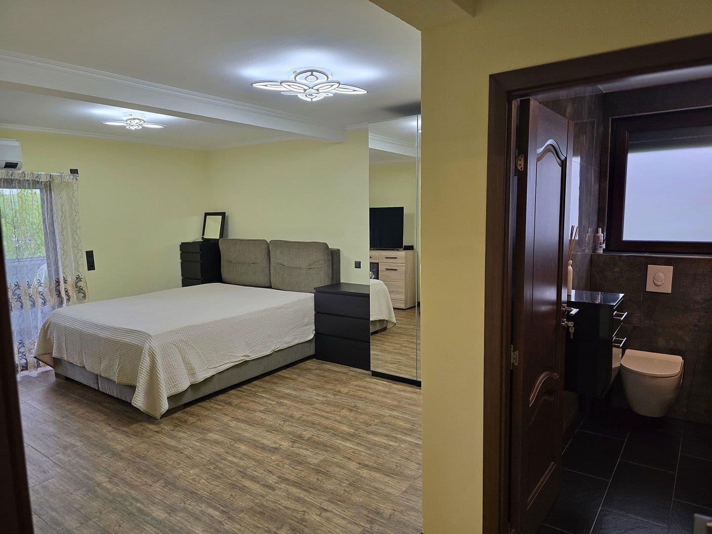 Prodej nebytového prostoru 1.496 m², Leingarten, Bádensko-Württembersko Prodej nebytového prostoru 1.496 m², Leingarten, Bádensko-Württembersko