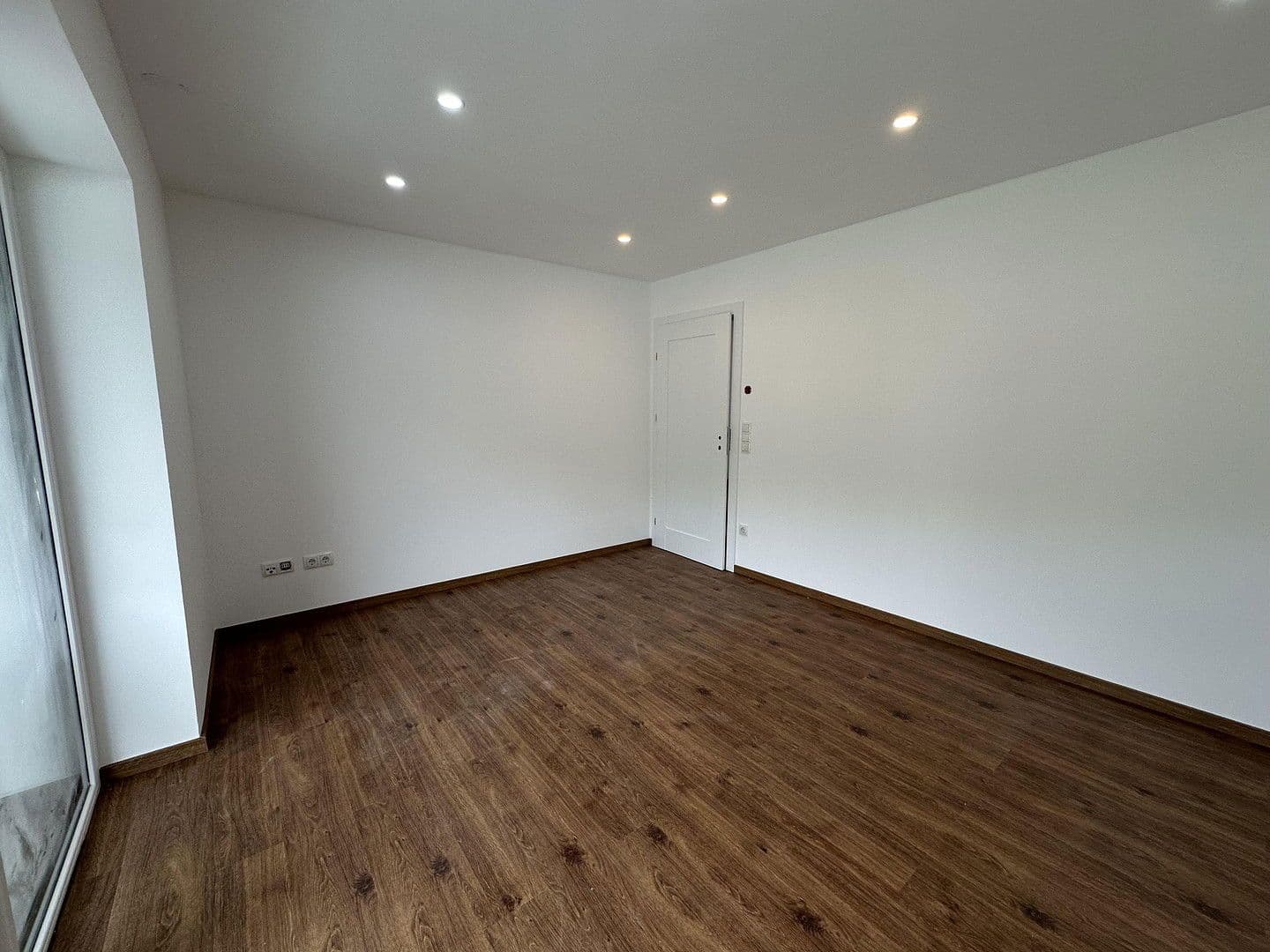 Pronájem kanceláře 92 m², Badstr. 131, Egloffstein, Bavorsko Pronájem kanceláře 92 m², Badstr. 131, Egloffstein, Bavorsko