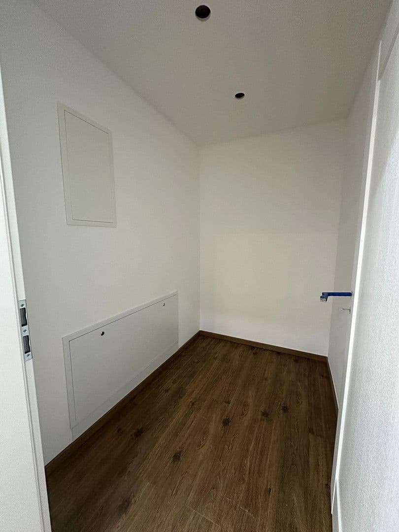 Pronájem kanceláře 92 m², Badstr. 131, Egloffstein, Bavorsko Pronájem kanceláře 92 m², Badstr. 131, Egloffstein, Bavorsko