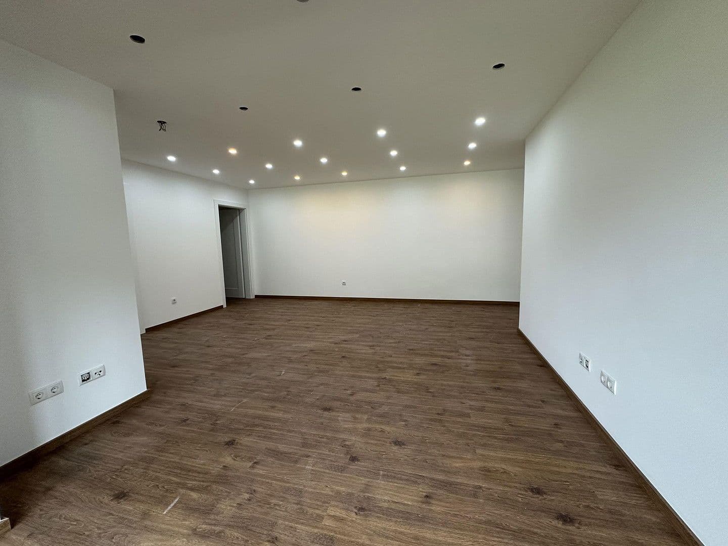 Pronájem kanceláře 92 m², Badstr. 131, Egloffstein, Bavorsko Pronájem kanceláře 92 m², Badstr. 131, Egloffstein, Bavorsko