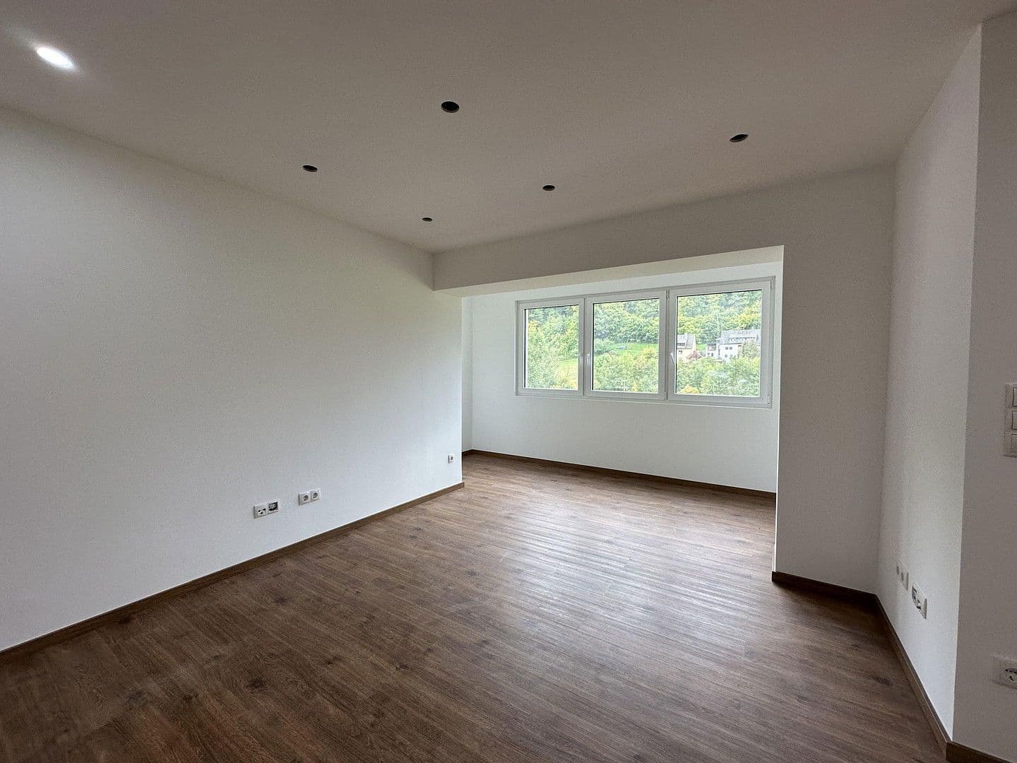 Pronájem kanceláře 92 m², Badstr. 131, Egloffstein, Bavorsko Pronájem kanceláře 92 m², Badstr. 131, Egloffstein, Bavorsko