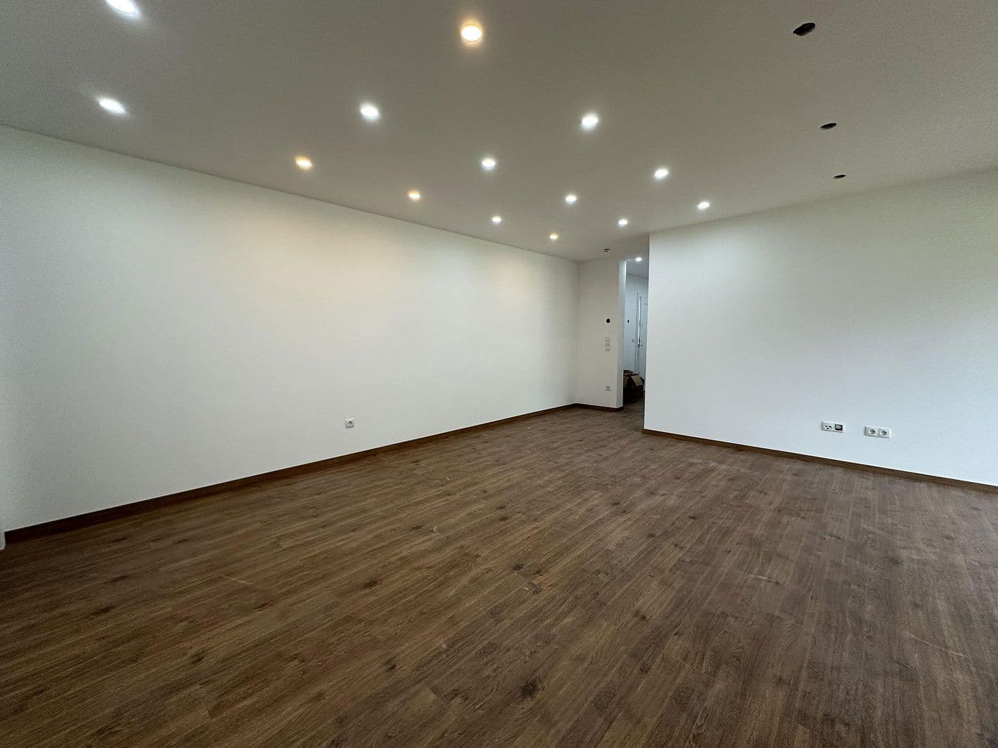 Pronájem kanceláře 92 m², Badstr. 131, Egloffstein, Bavorsko Pronájem kanceláře 92 m², Badstr. 131, Egloffstein, Bavorsko