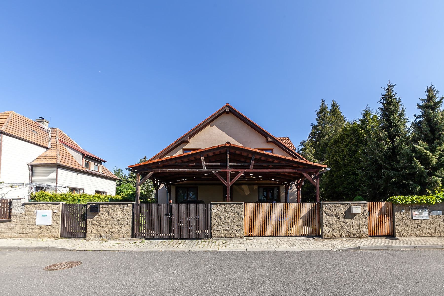 Prodej domu 171 m², pozemek 371 m², Palouky, Hostivice, Středočeský kraj Prodej domu 171 m², pozemek 371 m², Palouky, Hostivice, Středočeský kraj