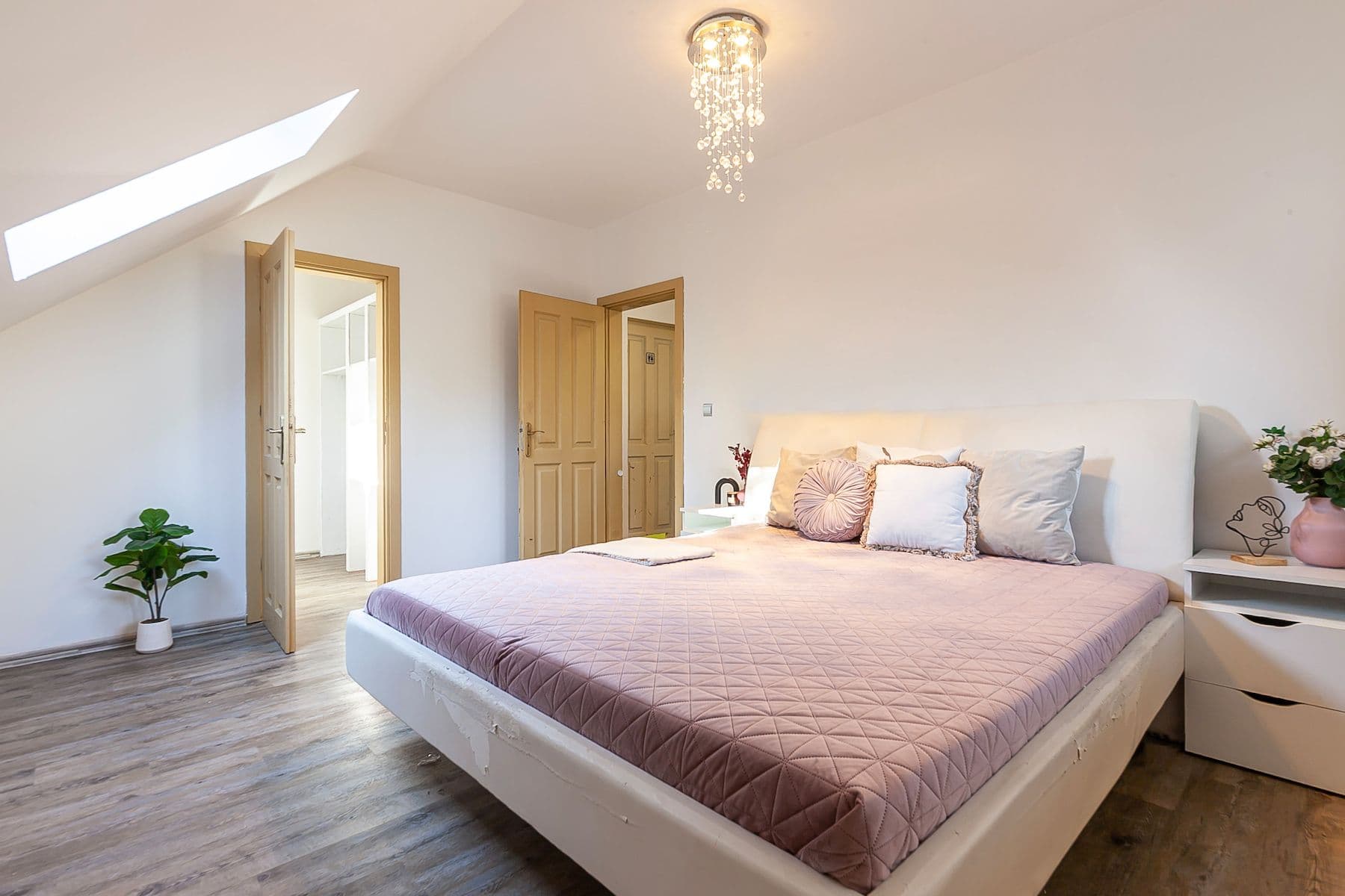 Prodej bytu 4+1 371 m², Palouky, Hostivice, Středočeský kraj Prodej bytu 4+1 371 m², Palouky, Hostivice, Středočeský kraj