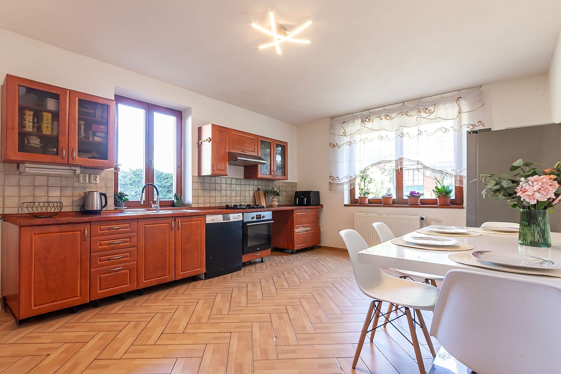 Prodej bytu 4+1 371 m², Palouky, Hostivice, Středočeský kraj Prodej bytu 4+1 371 m², Palouky, Hostivice, Středočeský kraj