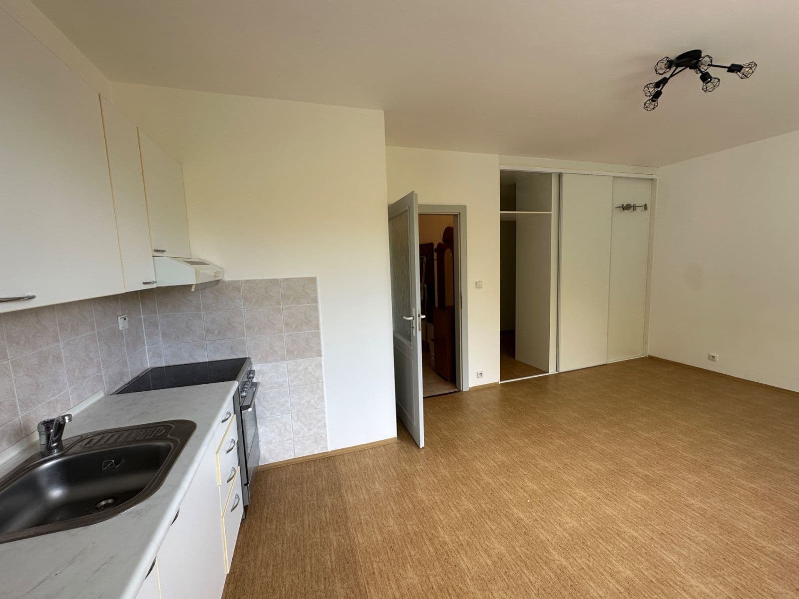 Pronájem bytu 1+kk 36 m², Zahradníčkova, Praha, Praha Pronájem bytu 1+kk 36 m², Zahradníčkova, Praha, Praha