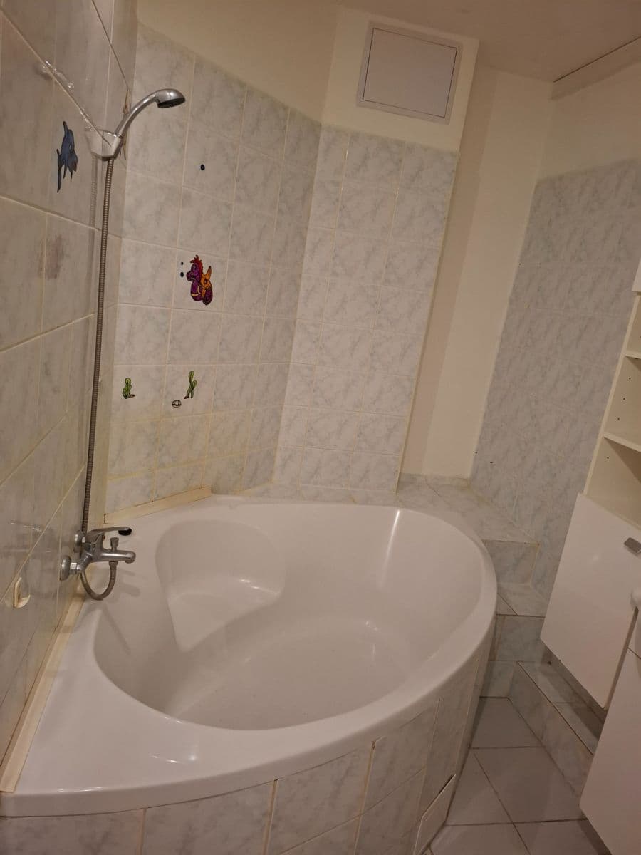 Prodej bytu 2+kk 50 m², Lipová, Český Krumlov, Jihočeský kraj Prodej bytu 2+kk 50 m², Lipová, Český Krumlov, Jihočeský kraj