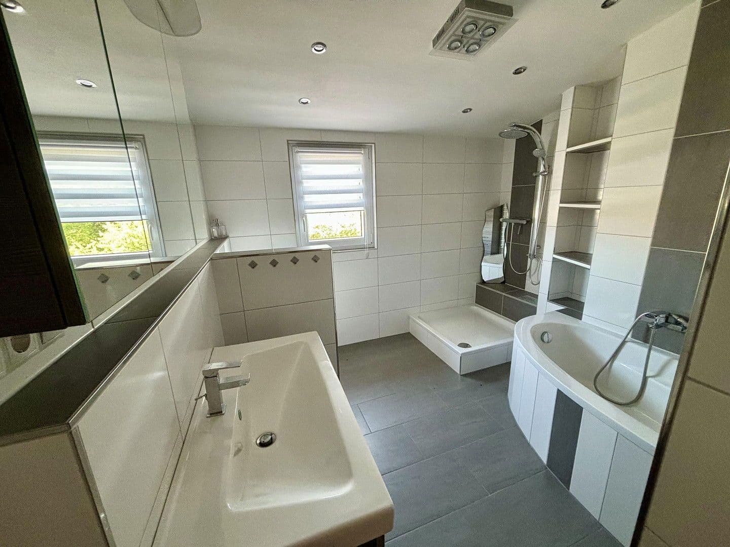Prodej domu 266 m², pozemek 811 m², Am Feld 10, Rattelsdorf, Bavorsko Prodej domu 266 m², pozemek 811 m², Am Feld 10, Rattelsdorf, Bavorsko