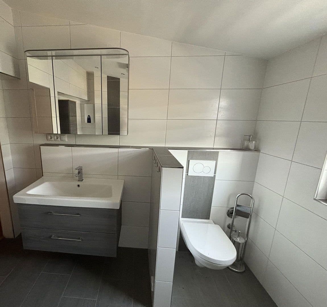 Prodej domu 266 m², pozemek 811 m², Am Feld 10, Rattelsdorf, Bavorsko Prodej domu 266 m², pozemek 811 m², Am Feld 10, Rattelsdorf, Bavorsko