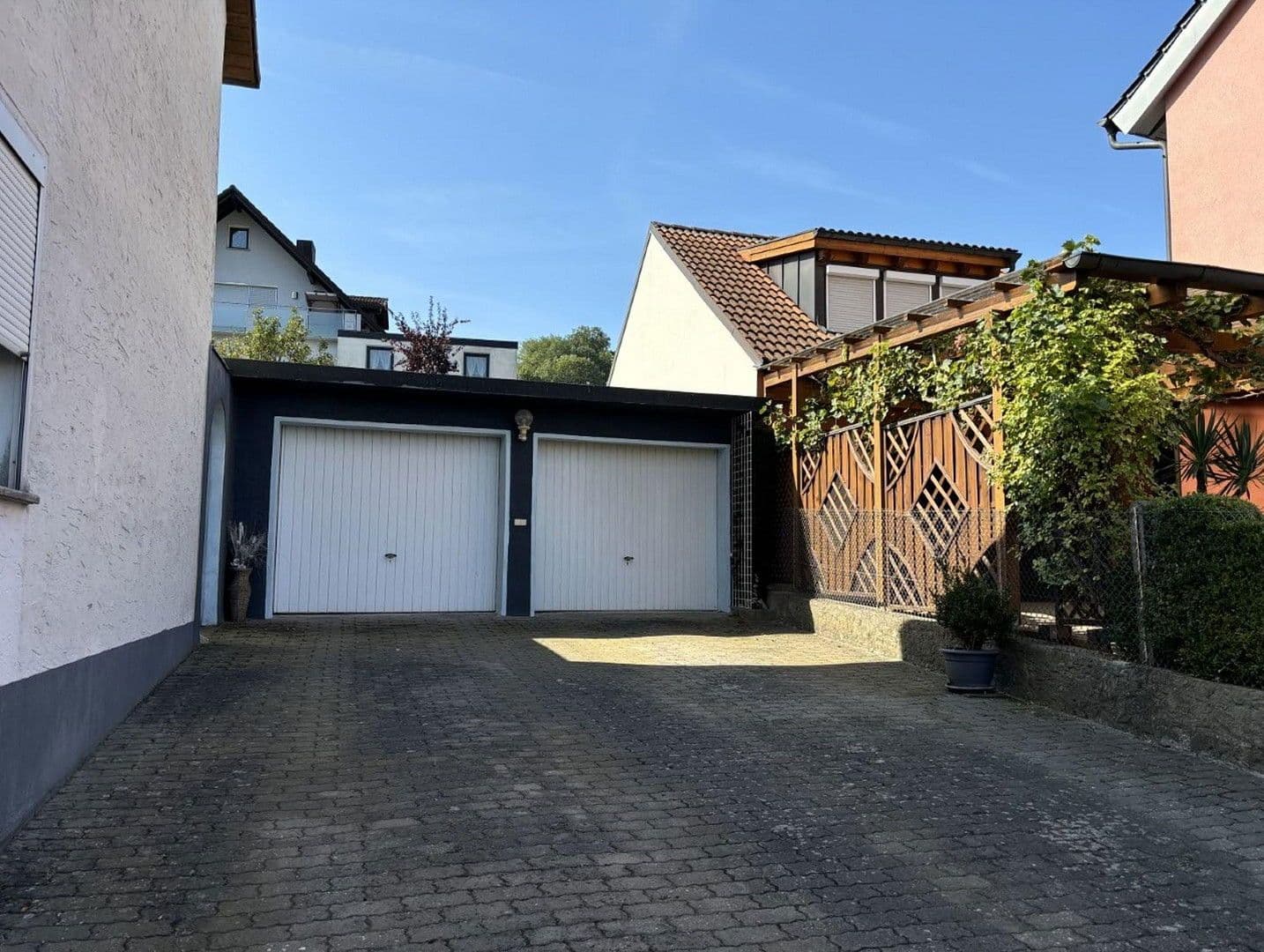Prodej domu 266 m², pozemek 811 m², Am Feld 10, Rattelsdorf, Bavorsko Prodej domu 266 m², pozemek 811 m², Am Feld 10, Rattelsdorf, Bavorsko