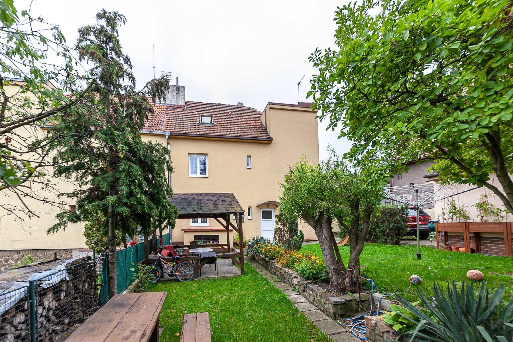 Prodej domu 255 m², pozemek 384 m², Pod Sychrovem II, Praha, Praha Prodej domu 255 m², pozemek 384 m², Pod Sychrovem II, Praha, Praha