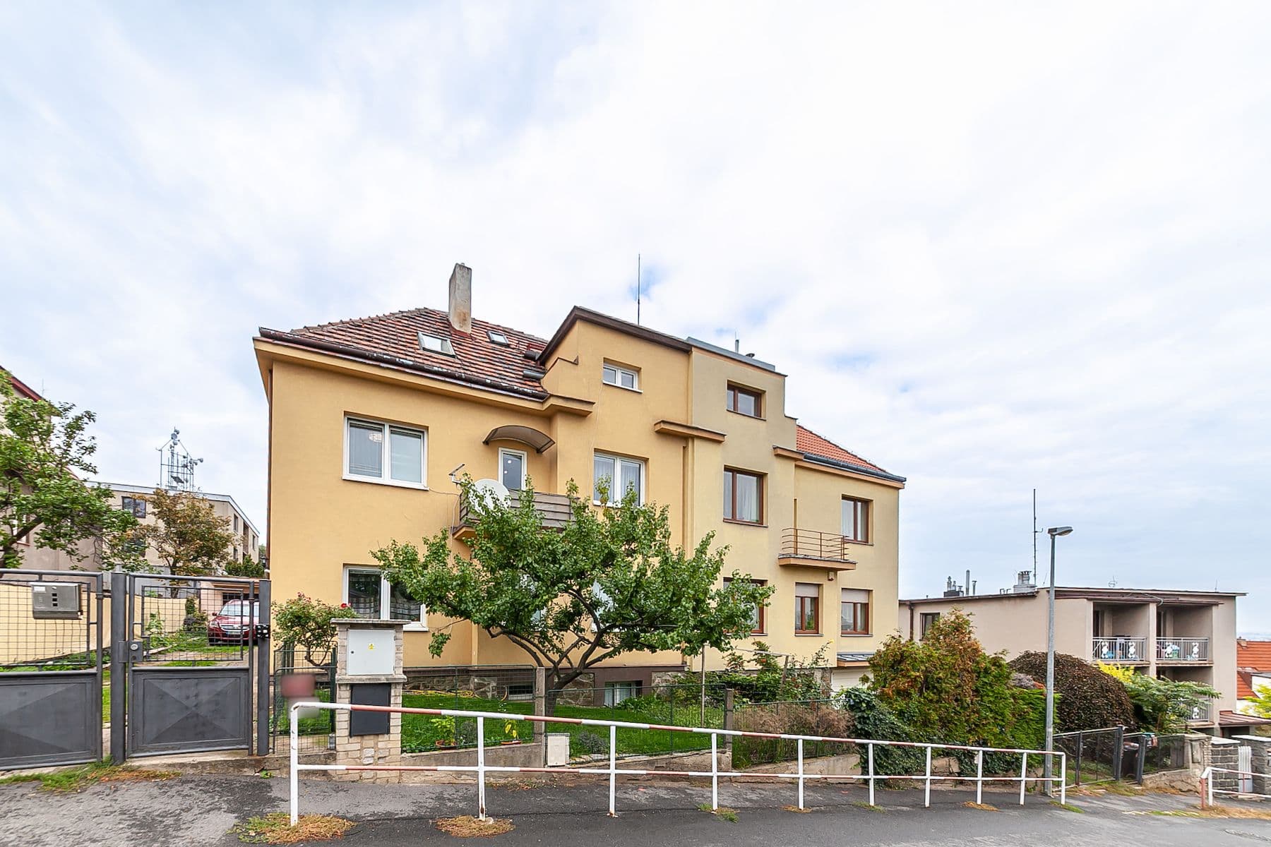 Prodej domu 255 m², pozemek 384 m², Pod Sychrovem II, Praha, Praha Prodej domu 255 m², pozemek 384 m², Pod Sychrovem II, Praha, Praha