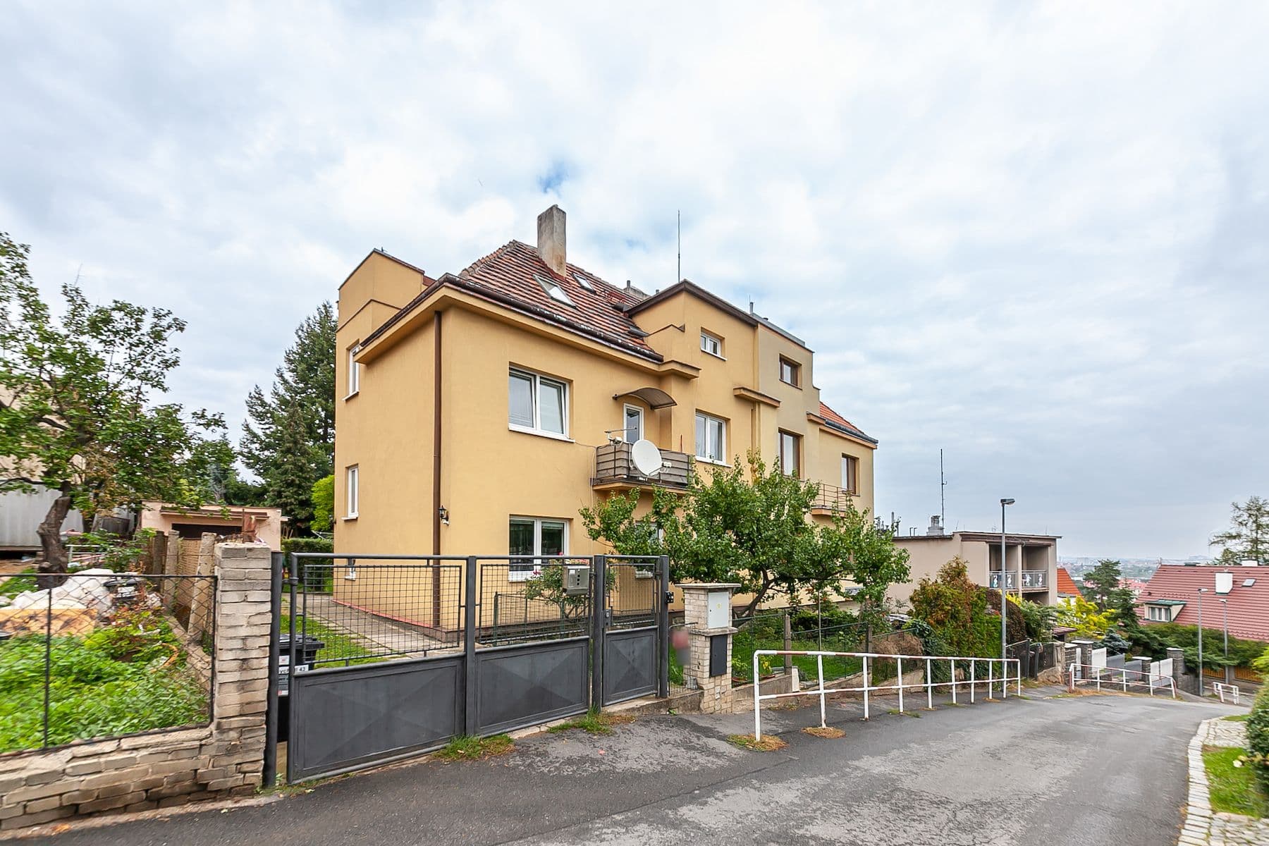 Prodej domu 255 m², pozemek 384 m², Pod Sychrovem II, Praha, Praha Prodej domu 255 m², pozemek 384 m², Pod Sychrovem II, Praha, Praha