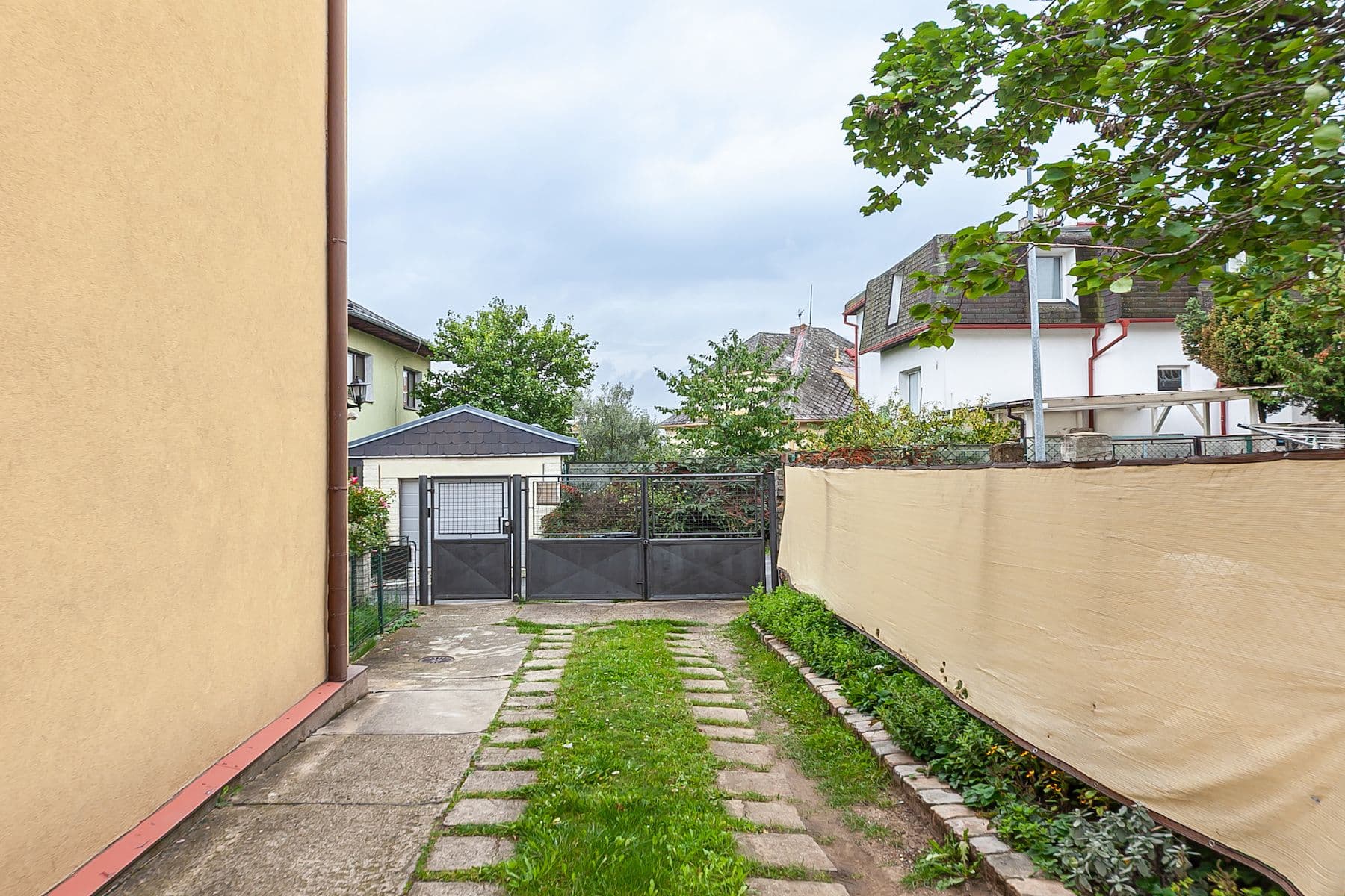 Prodej domu 255 m², pozemek 384 m², Pod Sychrovem II, Praha, Praha Prodej domu 255 m², pozemek 384 m², Pod Sychrovem II, Praha, Praha