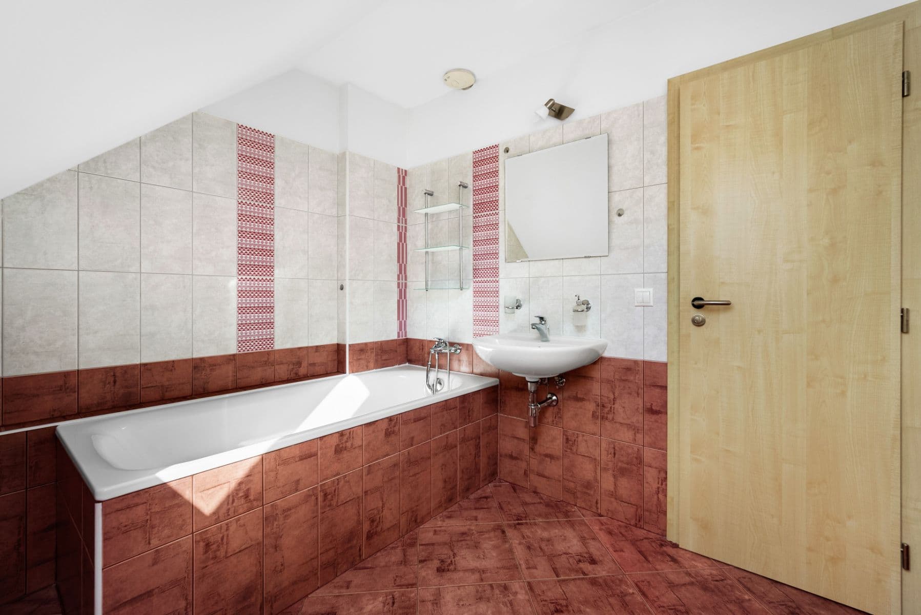 Prodej domu 172 m², pozemek 690 m², Hřbitovní, Blučina, Jihomoravský kraj Prodej domu 172 m², pozemek 690 m², Hřbitovní, Blučina, Jihomoravský kraj