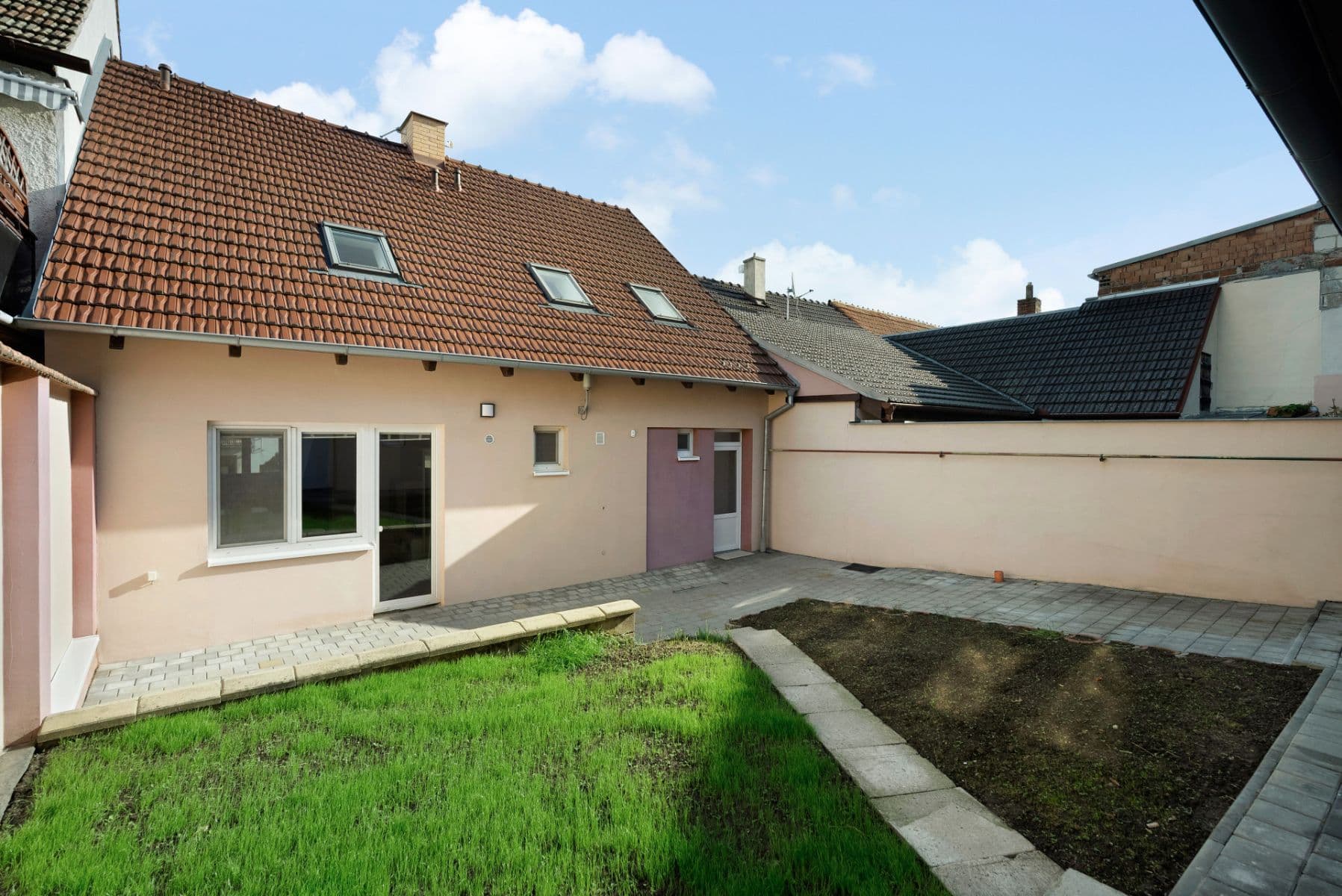 Prodej domu 172 m², pozemek 690 m², Hřbitovní, Blučina, Jihomoravský kraj Prodej domu 172 m², pozemek 690 m², Hřbitovní, Blučina, Jihomoravský kraj
