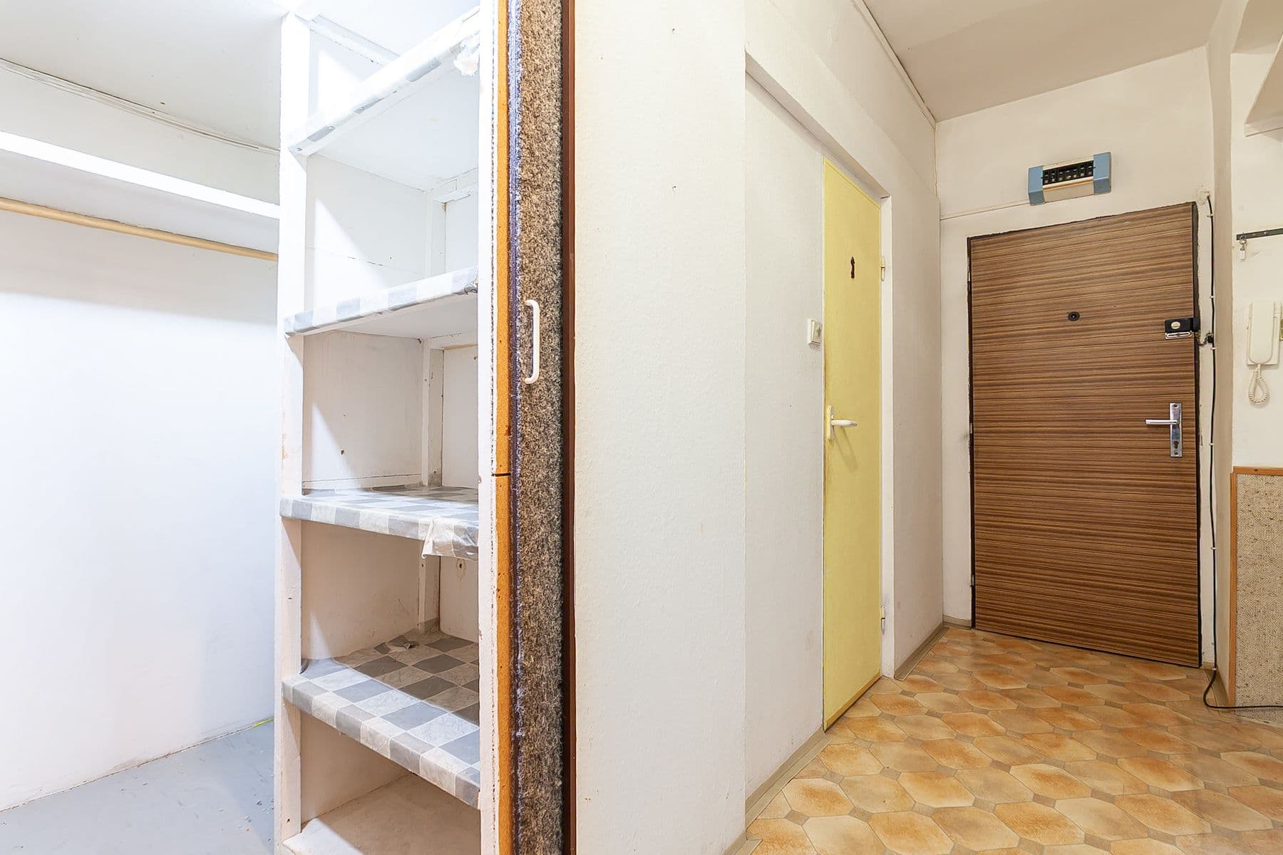 Prodej bytu 2+1 58 m², Kamenný Přívoz, Středočeský kraj Prodej bytu 2+1 58 m², Kamenný Přívoz, Středočeský kraj