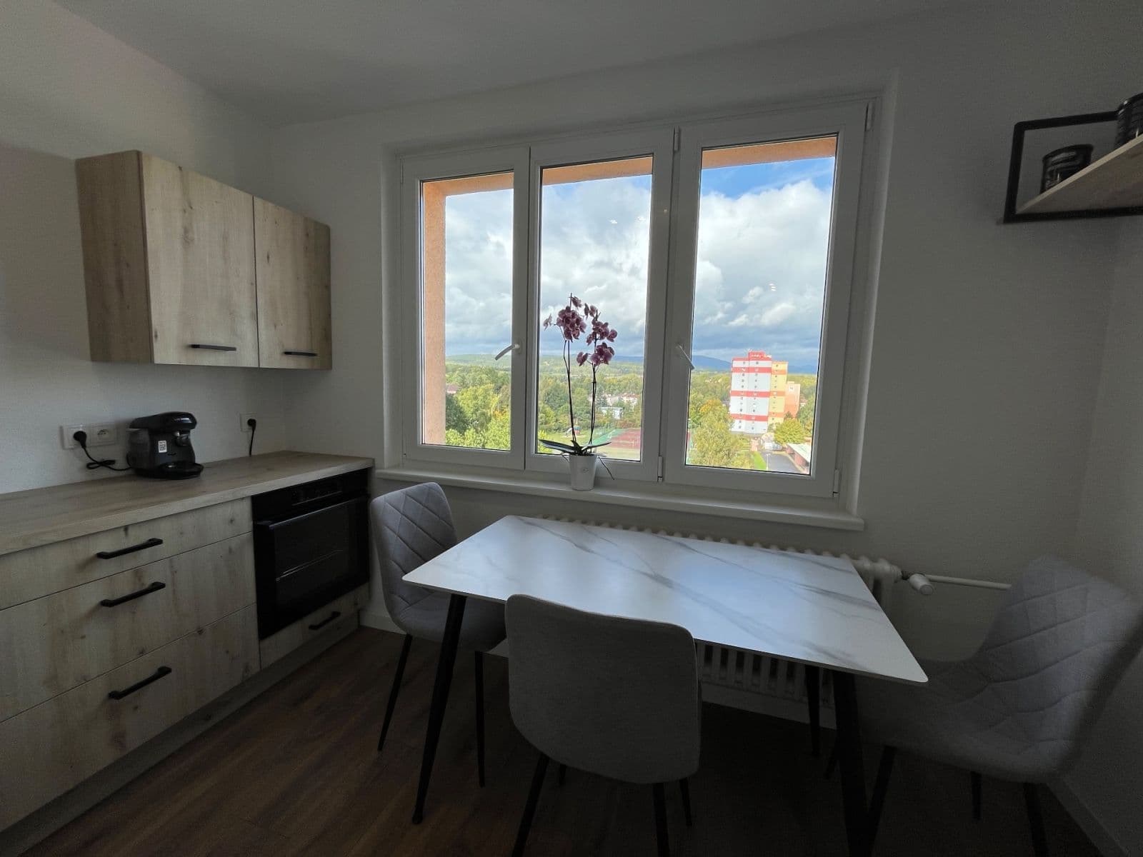 Prodej bytu 2+1 64 m², U Koupaliště, Karlovy Vary, Karlovarský kraj Prodej bytu 2+1 64 m², U Koupaliště, Karlovy Vary, Karlovarský kraj