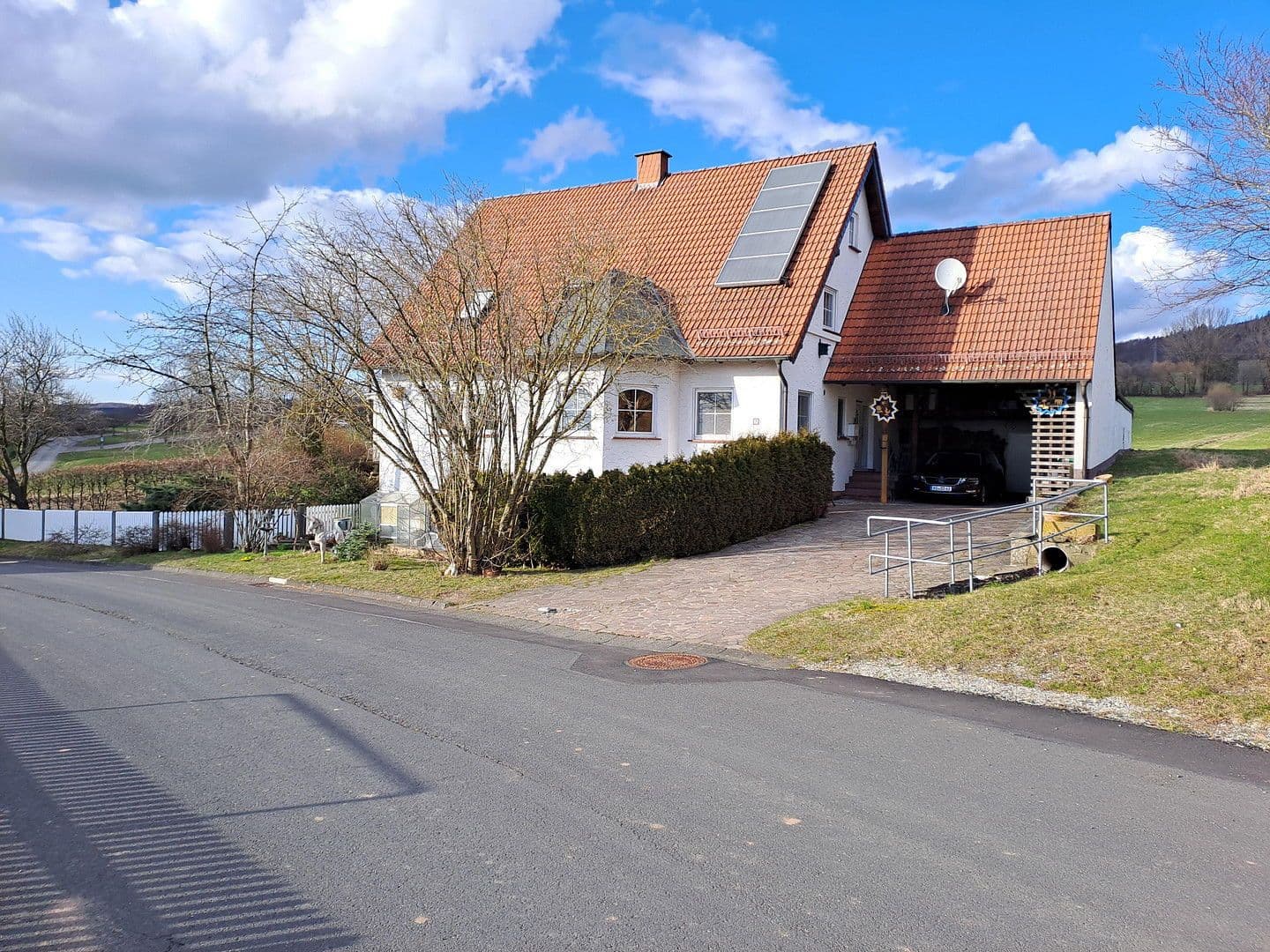 Prodej domu 250 m², pozemek 1.038 m², Rhönstr.7, Geroda, Bavorsko Prodej domu 250 m², pozemek 1.038 m², Rhönstr.7, Geroda, Bavorsko