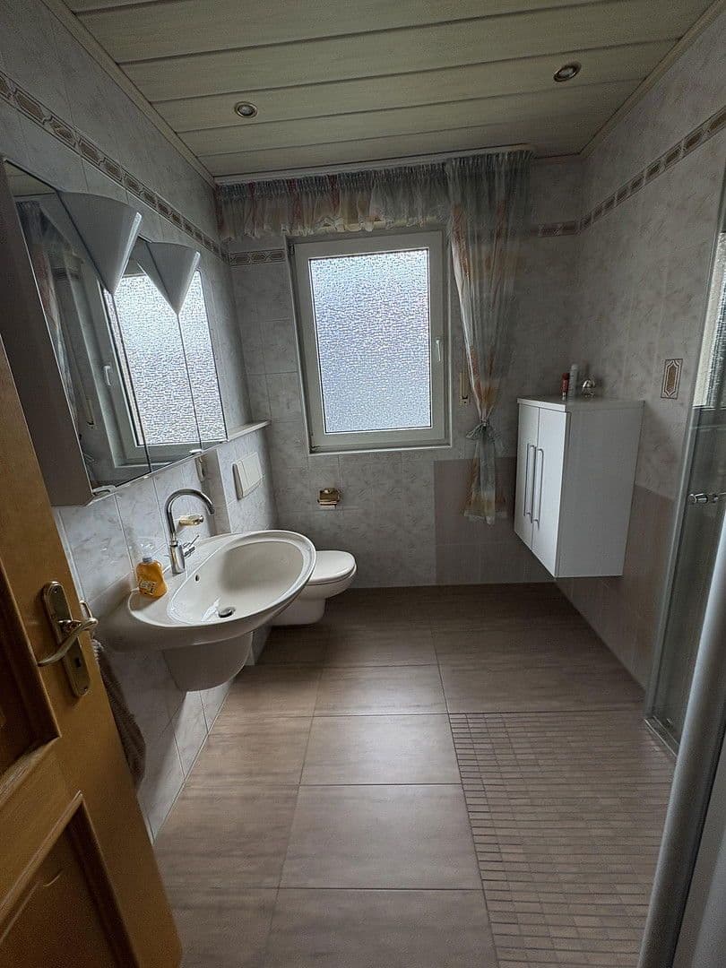 Prodej domu 185 m², pozemek 2.300 m², Brilon, Severní Porýní-Vestfálsko Prodej domu 185 m², pozemek 2.300 m², Brilon, Severní Porýní-Vestfálsko