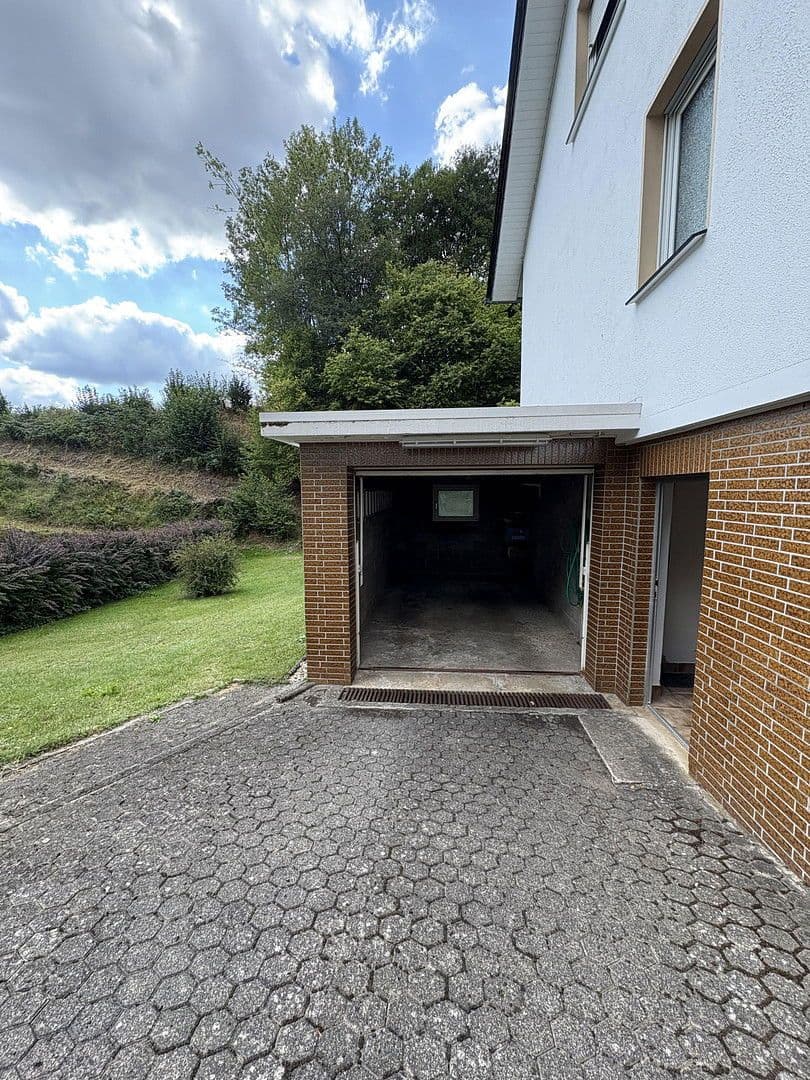 Prodej domu 185 m², pozemek 2.300 m², Brilon, Severní Porýní-Vestfálsko Prodej domu 185 m², pozemek 2.300 m², Brilon, Severní Porýní-Vestfálsko