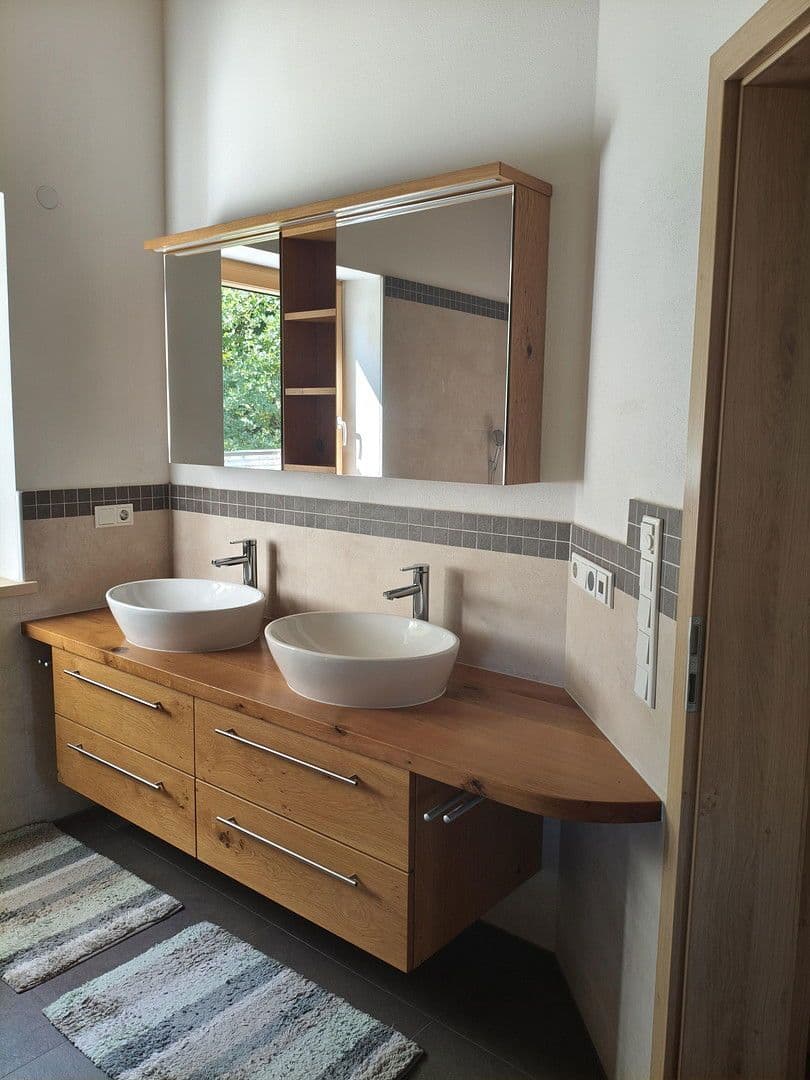 Prodej domu 265 m², pozemek 1.416 m², Schießstätteweg, 14, Kraiburg a. Inn, Kraiburg, Bavorsko Prodej domu 265 m², pozemek 1.416 m², Schießstätteweg, 14, Kraiburg a. Inn, Kraiburg, Bavorsko