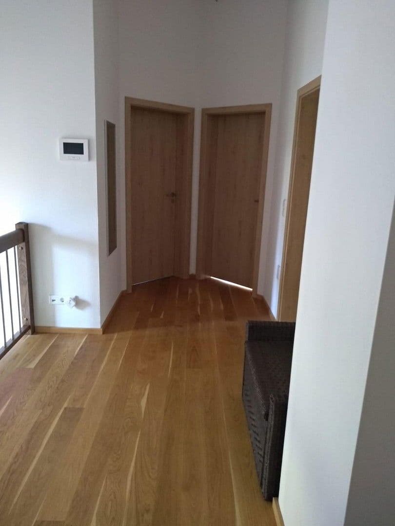 Prodej domu 265 m², pozemek 1.416 m², Schießstätteweg, 14, Kraiburg a. Inn, Kraiburg, Bavorsko Prodej domu 265 m², pozemek 1.416 m², Schießstätteweg, 14, Kraiburg a. Inn, Kraiburg, Bavorsko