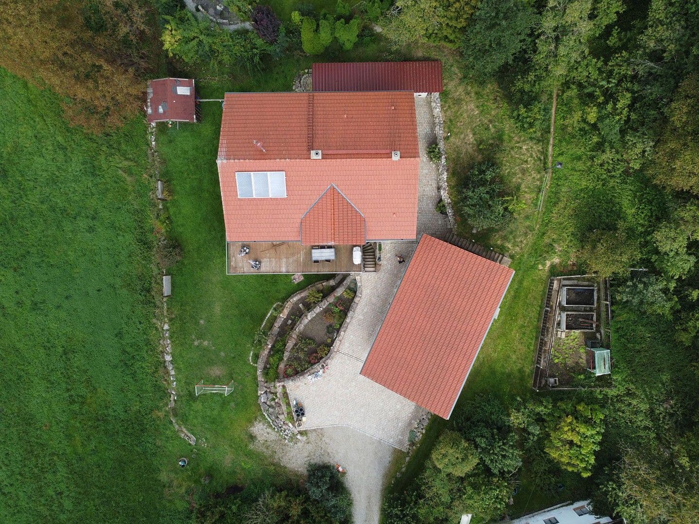 Prodej domu 265 m², pozemek 1.416 m², Schießstätteweg, 14, Kraiburg a. Inn, Kraiburg, Bavorsko Prodej domu 265 m², pozemek 1.416 m², Schießstätteweg, 14, Kraiburg a. Inn, Kraiburg, Bavorsko
