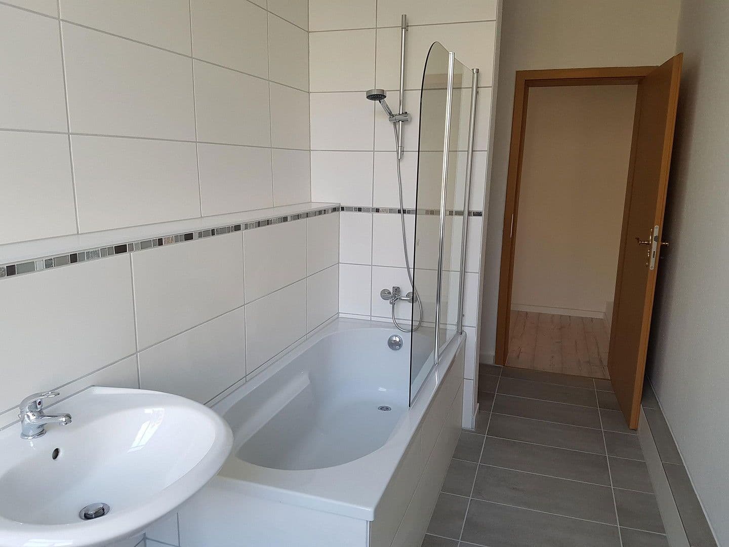 Pronájem bytu 3+1 88 m², Bahnhofsstr. 37, Magdeburg, Sasko-Anhaltsko Pronájem bytu 3+1 88 m², Bahnhofsstr. 37, Magdeburg, Sasko-Anhaltsko