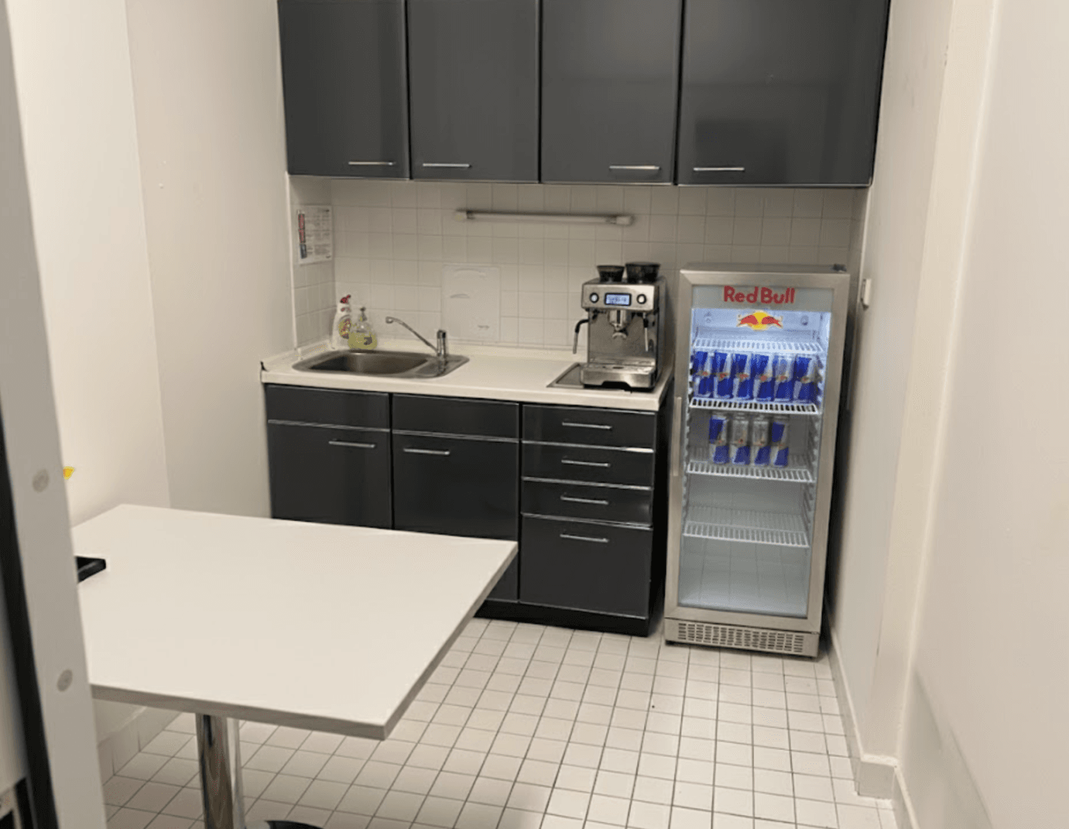 Pronájem kanceláře 320 m², Záhřebská, Praha, Praha Pronájem kanceláře 320 m², Záhřebská, Praha, Praha