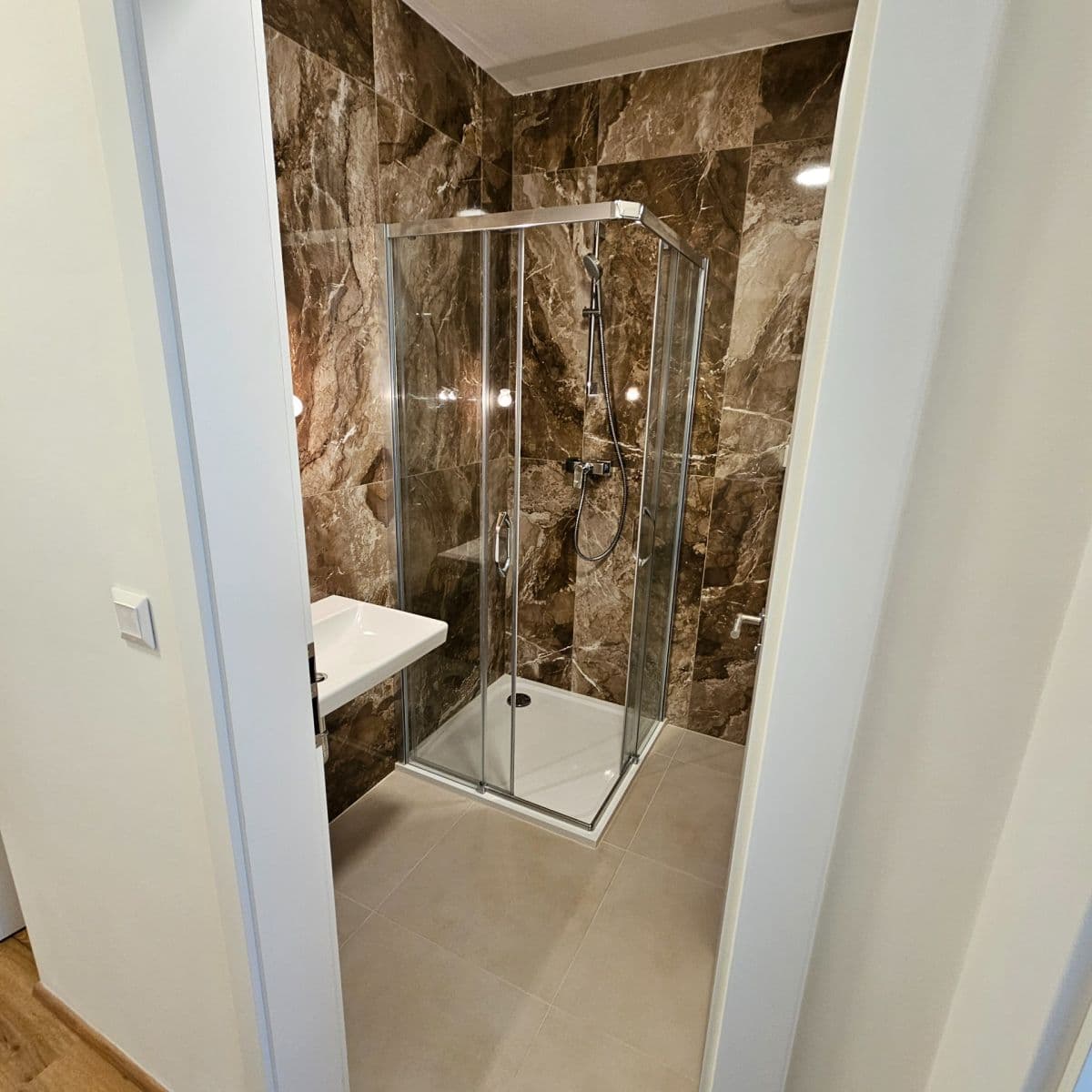 Pronájem bytu 1+kk 29 m², Komárovská, Brno, Jihomoravský kraj Pronájem bytu 1+kk 29 m², Komárovská, Brno, Jihomoravský kraj
