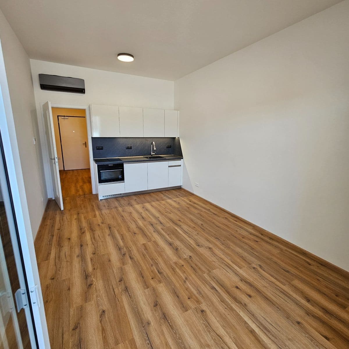 Pronájem bytu 1+kk 29 m², Komárovská, Brno, Jihomoravský kraj Pronájem bytu 1+kk 29 m², Komárovská, Brno, Jihomoravský kraj
