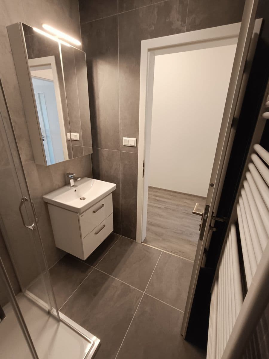 Pronájem bytu 1+kk 36 m², Komárovská, Brno, Jihomoravský kraj Pronájem bytu 1+kk 36 m², Komárovská, Brno, Jihomoravský kraj