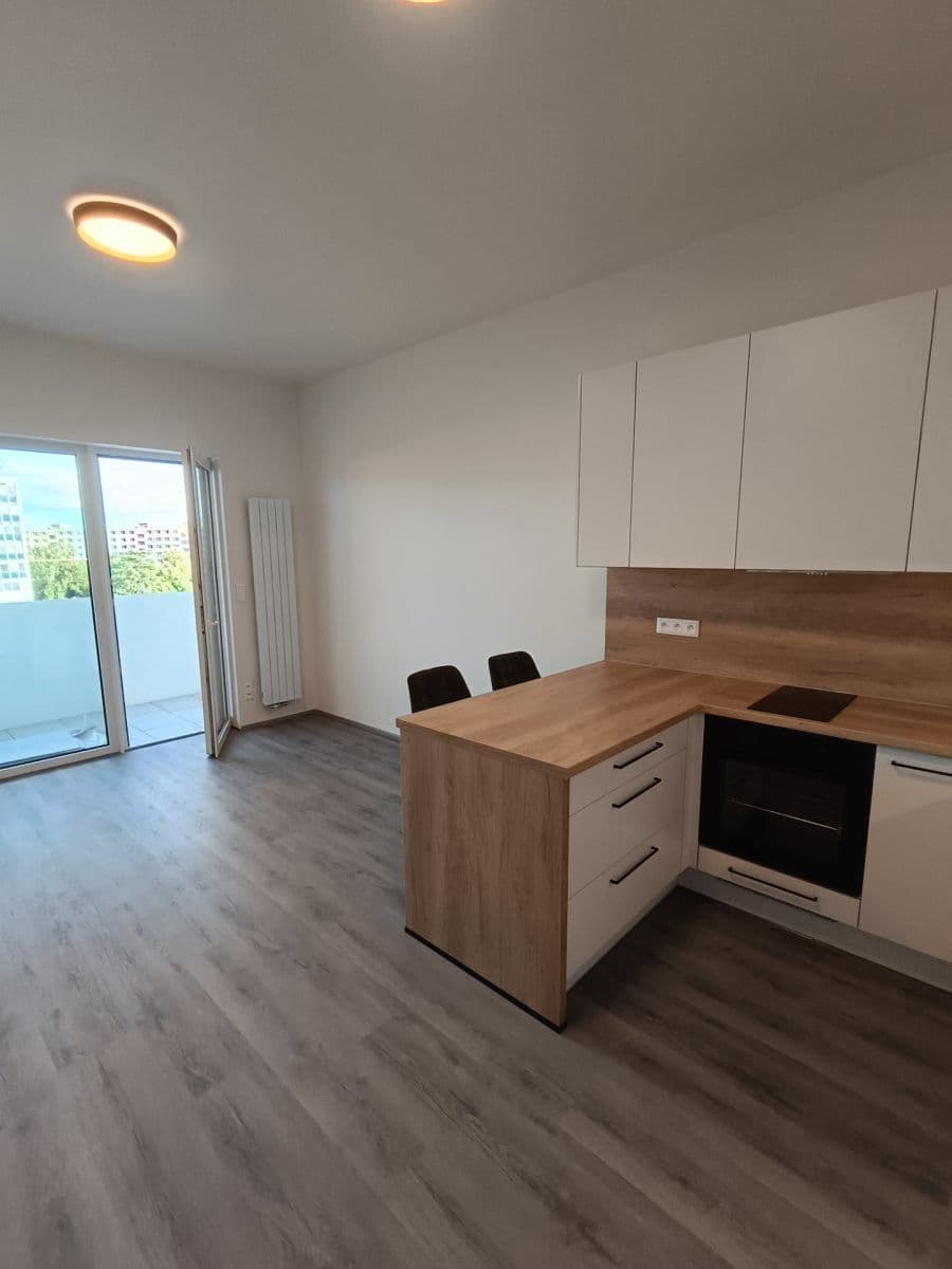 Pronájem bytu 1+kk 36 m², Komárovská, Brno, Jihomoravský kraj Pronájem bytu 1+kk 36 m², Komárovská, Brno, Jihomoravský kraj
