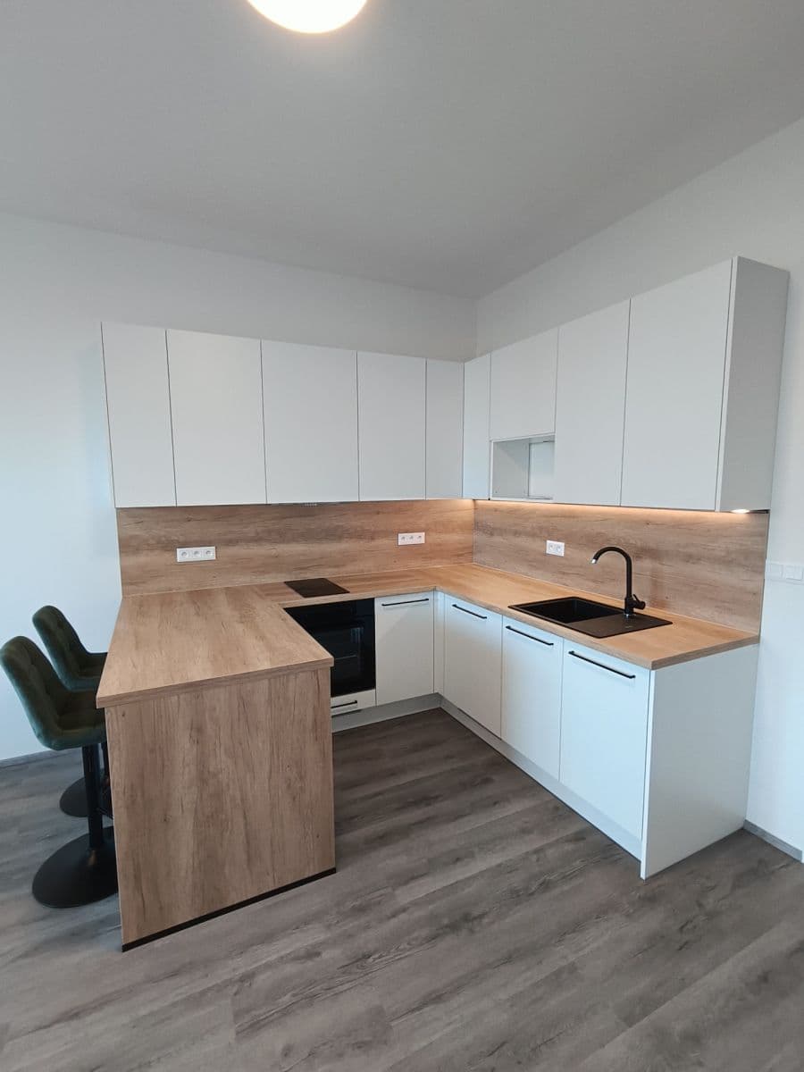 Pronájem bytu 1+kk 36 m², Komárovská, Brno, Jihomoravský kraj Pronájem bytu 1+kk 36 m², Komárovská, Brno, Jihomoravský kraj