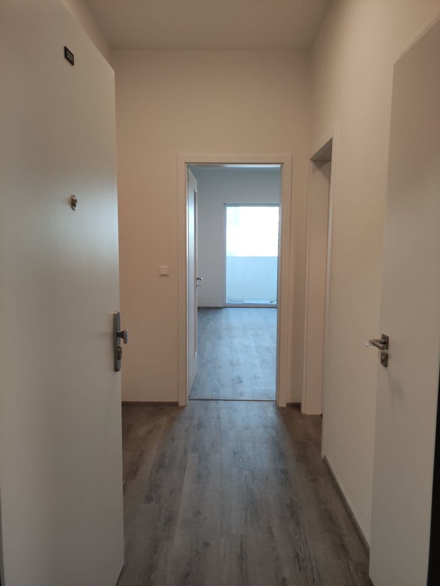 Pronájem bytu 1+kk 36 m², Komárovská, Brno, Jihomoravský kraj Pronájem bytu 1+kk 36 m², Komárovská, Brno, Jihomoravský kraj