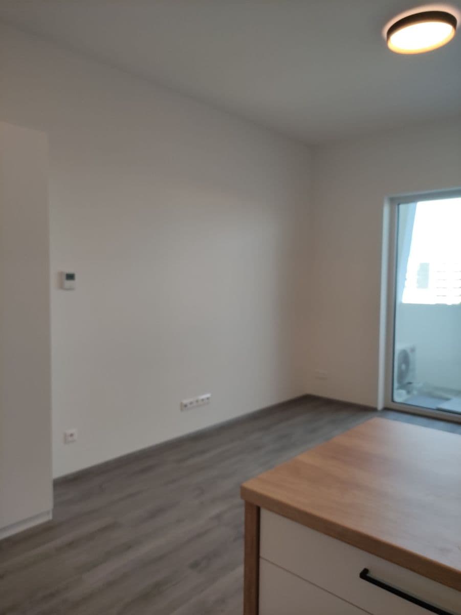 Pronájem bytu 1+kk 36 m², Komárovská, Brno, Jihomoravský kraj Pronájem bytu 1+kk 36 m², Komárovská, Brno, Jihomoravský kraj
